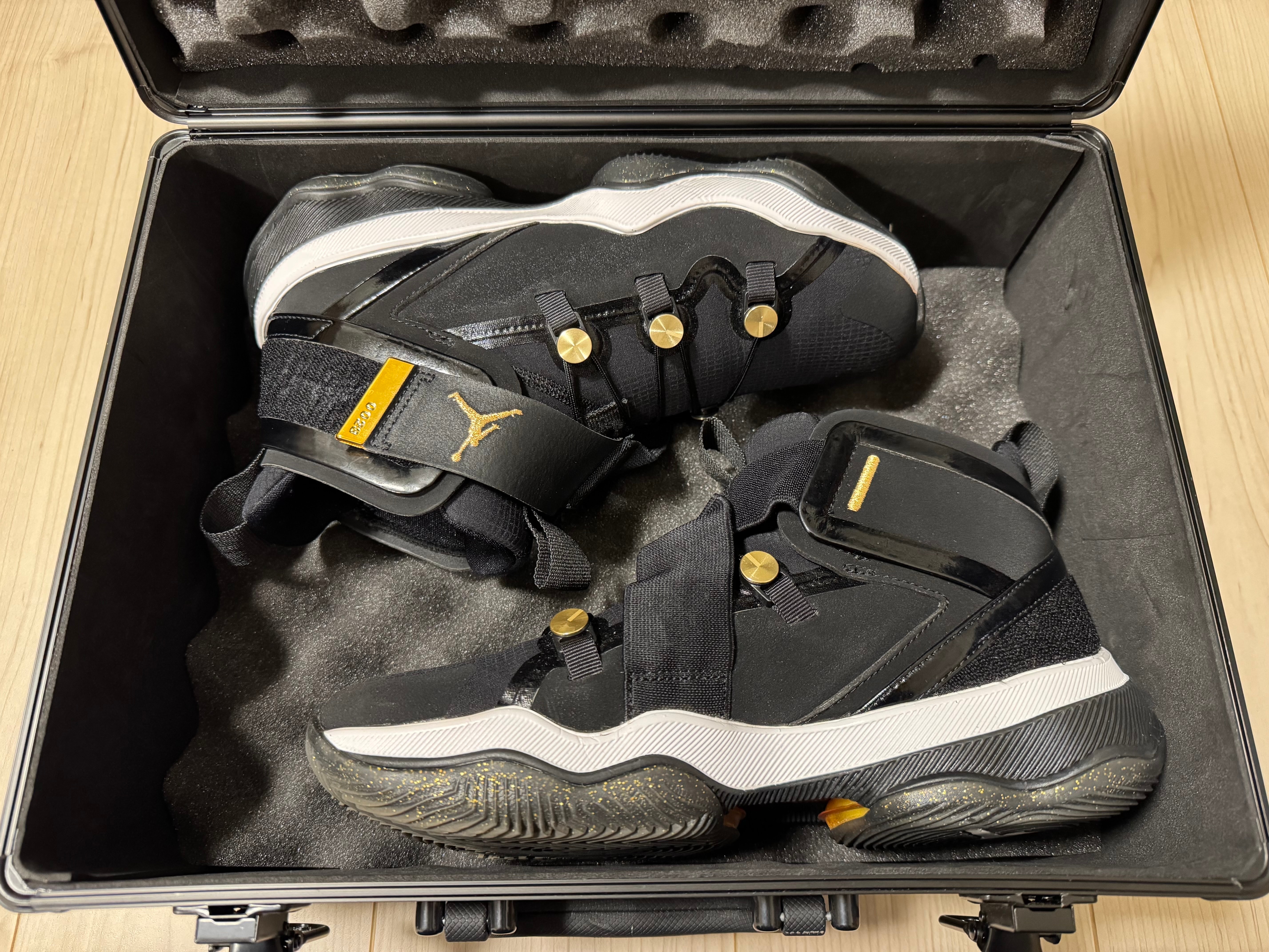 Nike Jordan AJNT23 "Black Metallic Gold" (Suitcase)