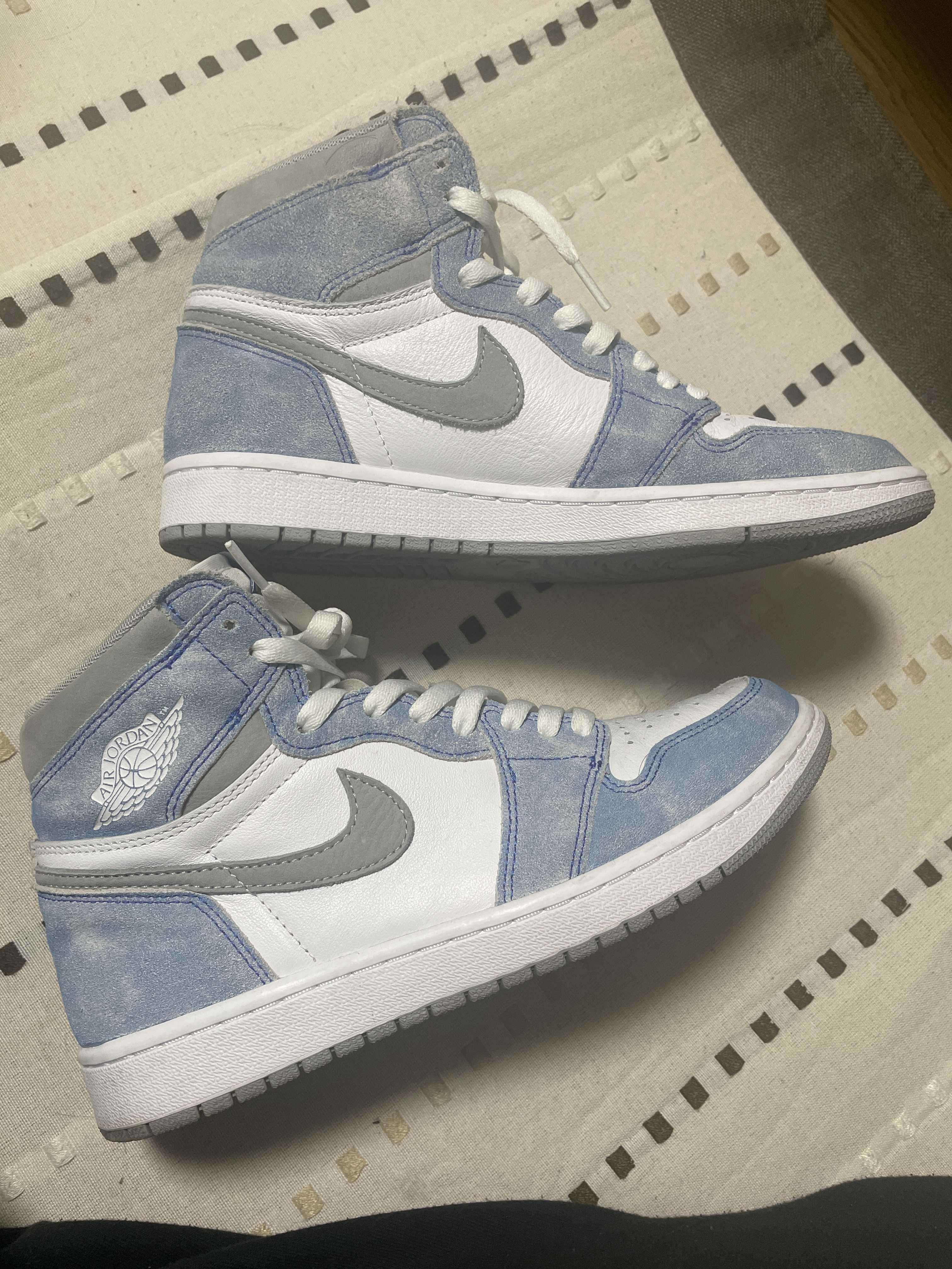 Nike Air Jordan 1 High OG "Hyper Royal"