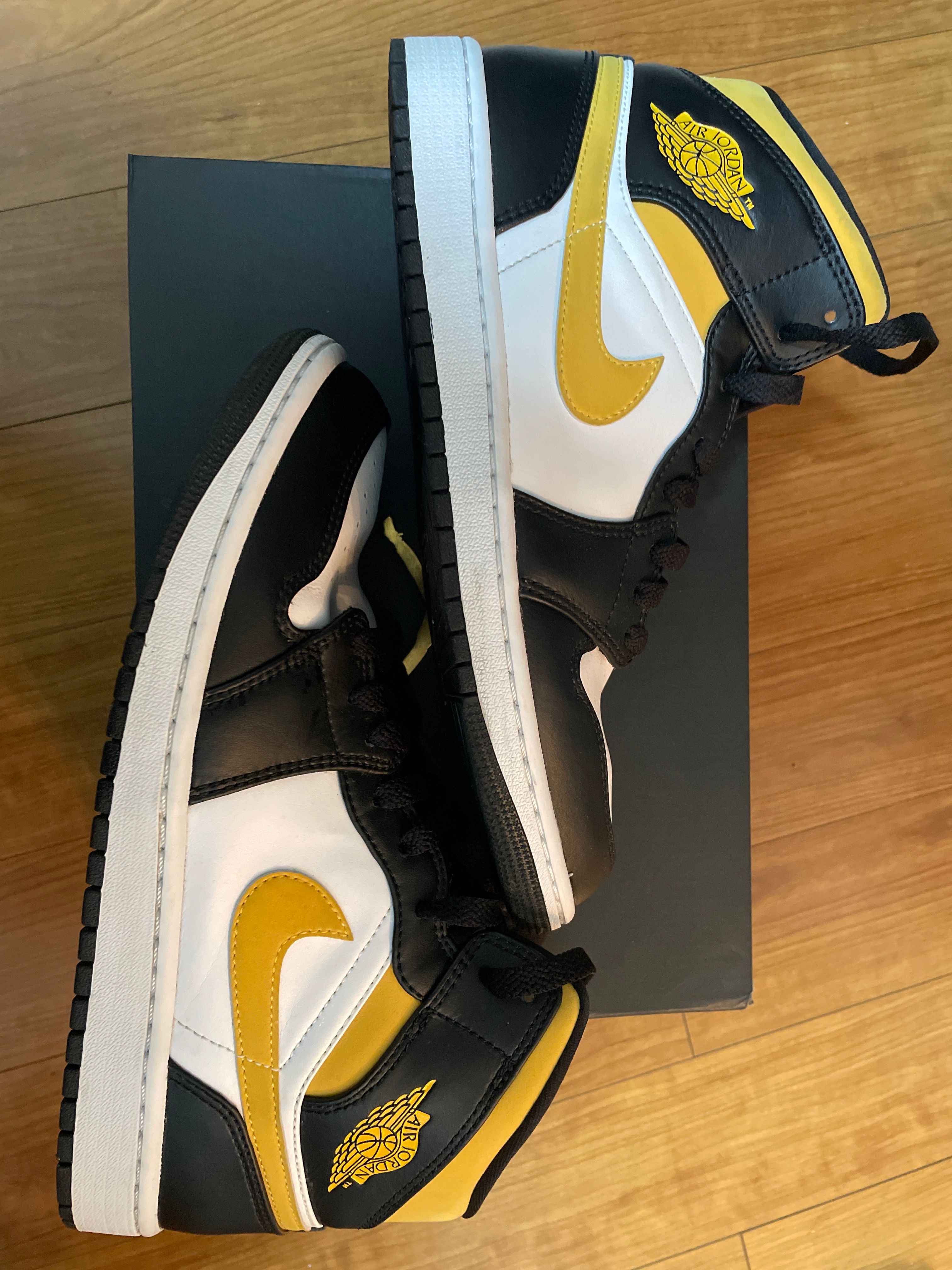 Nike Air Jordan 1 Mid "White/Pollen-Black"