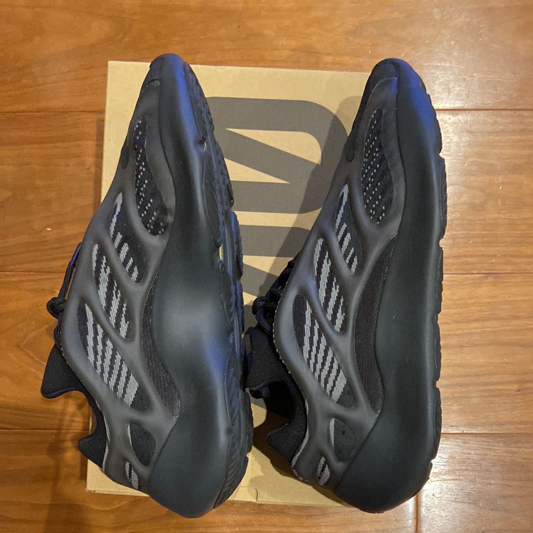 adidas YEEZY 700V3 "Alvah"