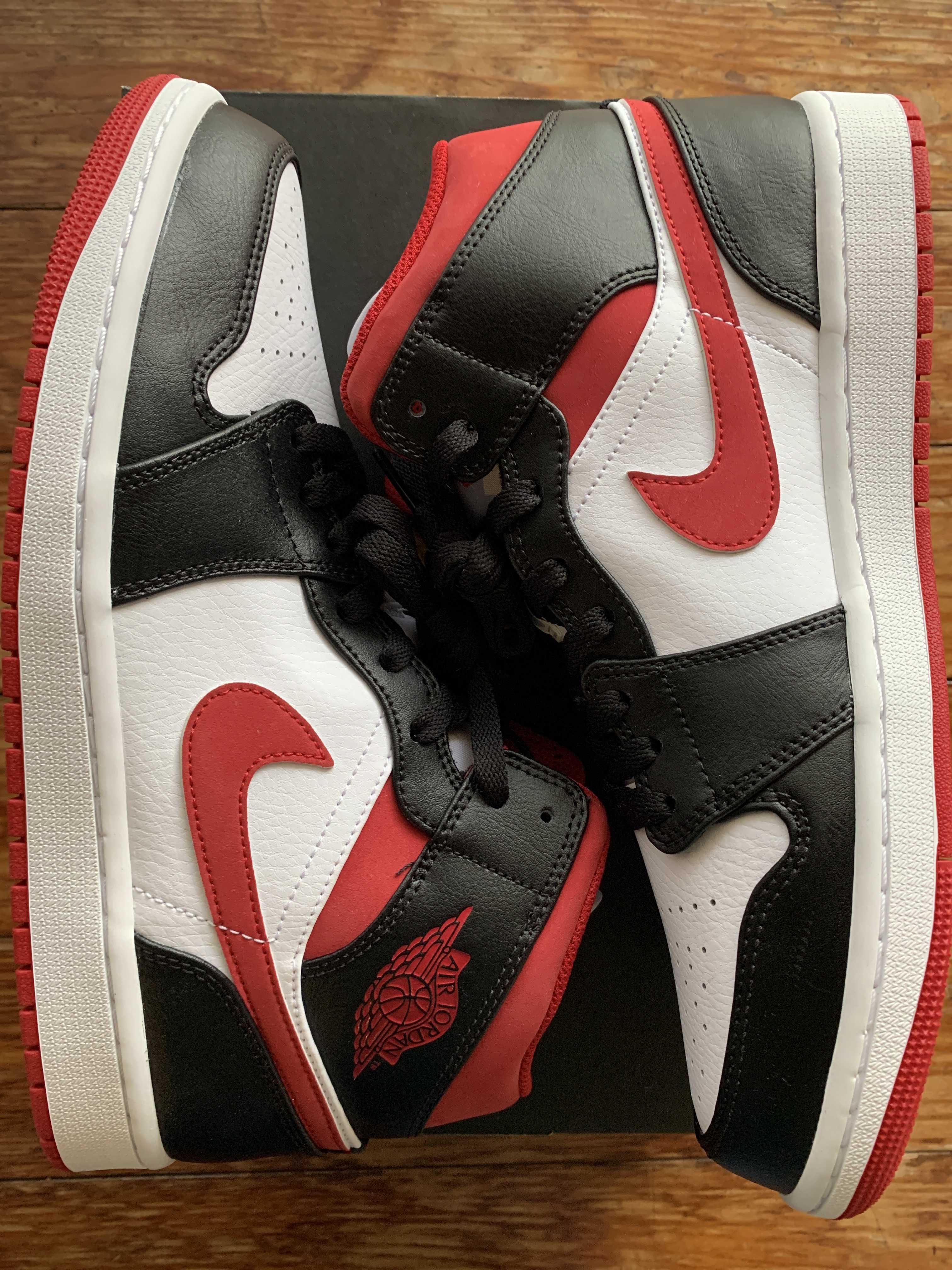 Nike Air Jordan 1 Mid "White/Gym Red Black"