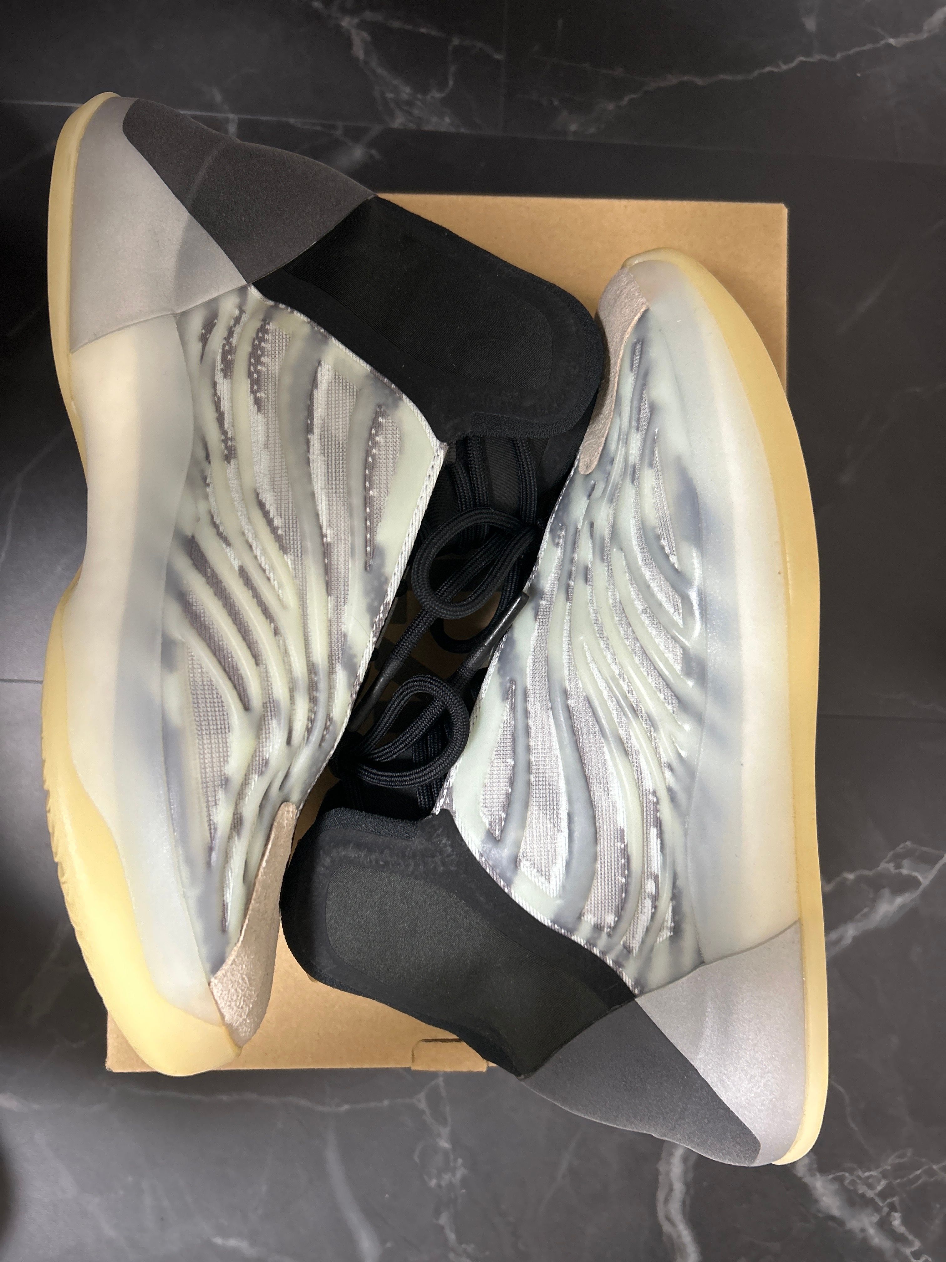 adidas YEEZY QNTM BSKTBL "QUANTUM"