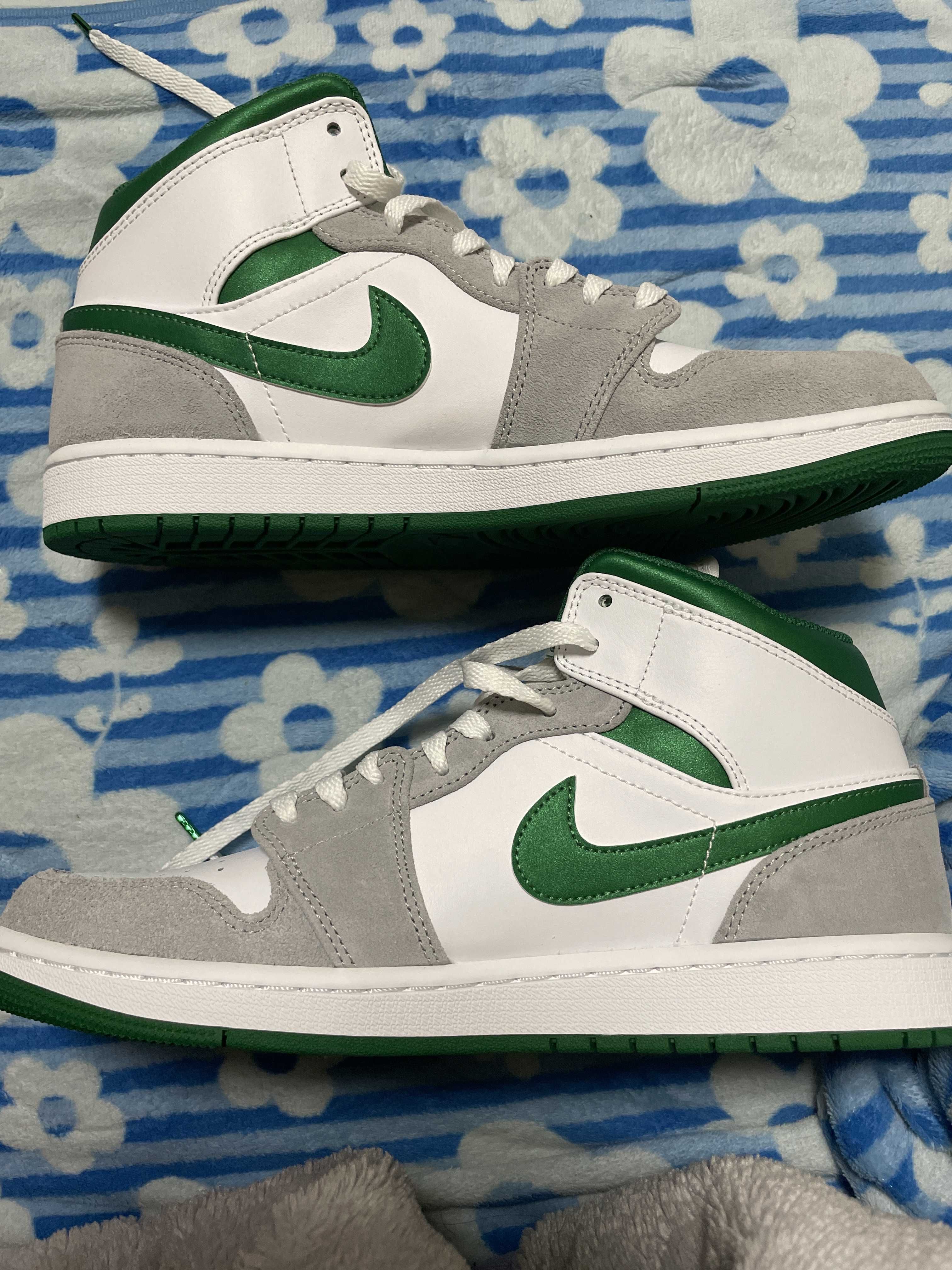 Nike Air Jordan 1 Mid "Green Grey White"