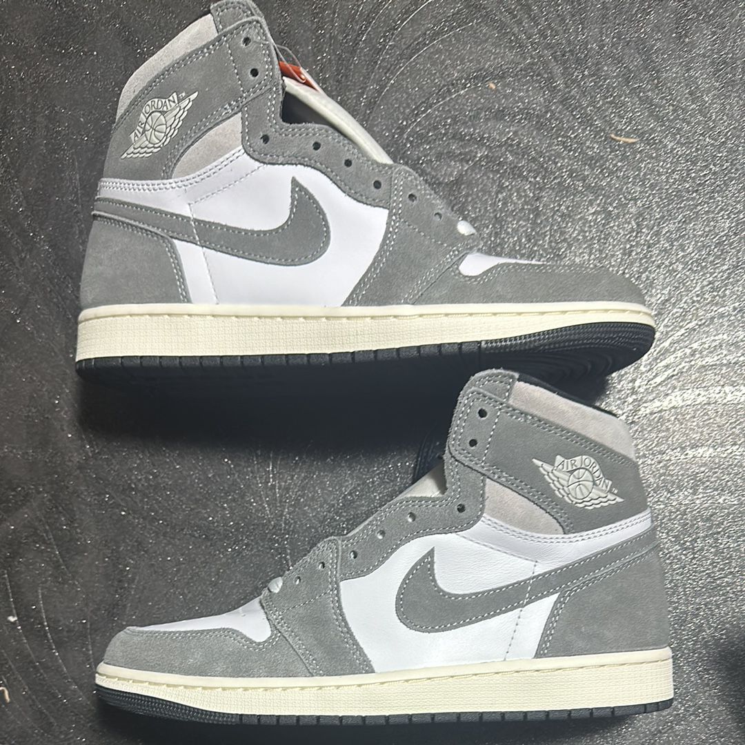 Nike Air Jordan 1 Retro High OG "Black and Smoke Grey"