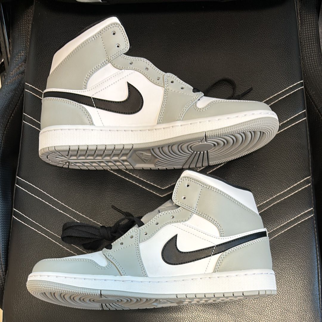 Nike Air Jordan 1 Mid "Light Smoke Grey/White/Black"