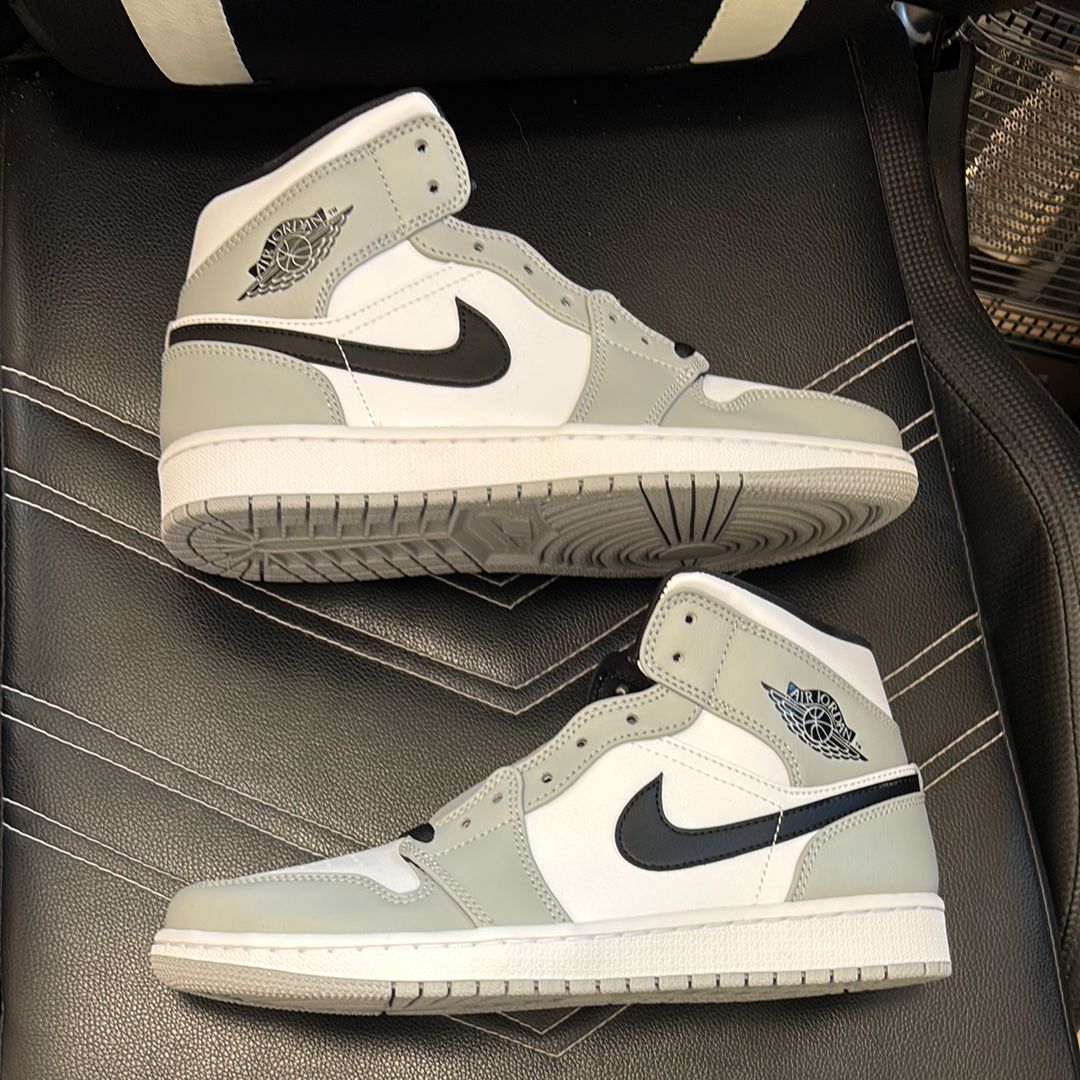 Nike Air Jordan 1 Mid "Light Smoke Grey/White/Black"