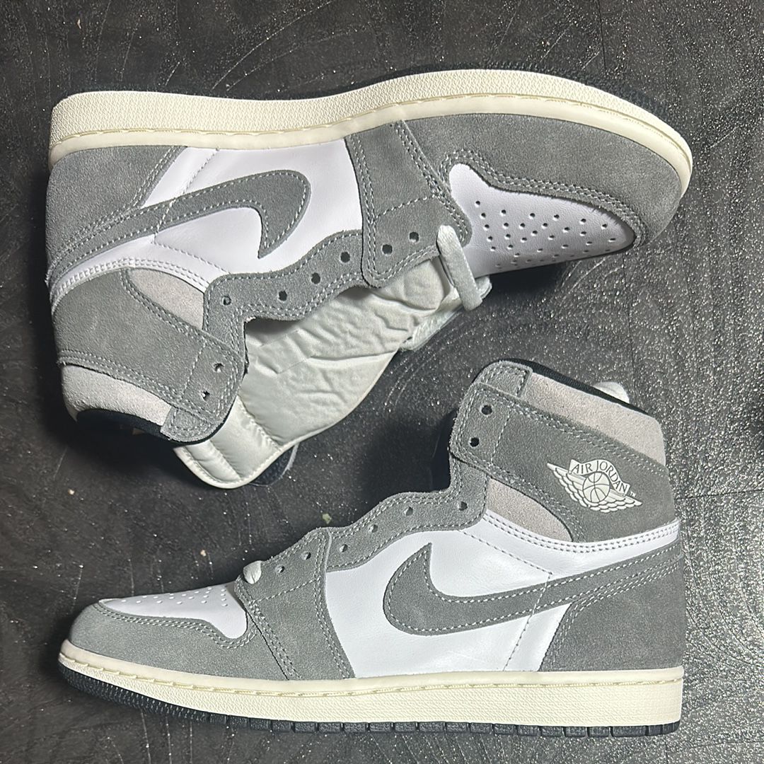 Nike Air Jordan 1 Retro High OG "Black and Smoke Grey"