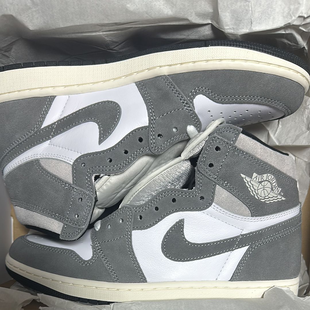 Nike Air Jordan 1 Retro High OG "Black and Smoke Grey"