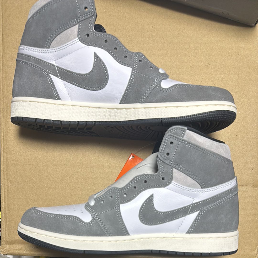 Nike Air Jordan 1 Retro High OG "Black and Smoke Grey"