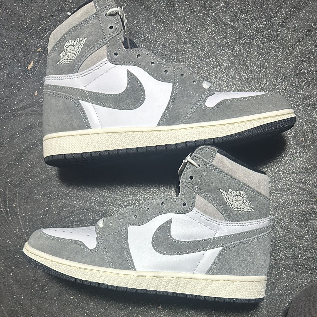 Nike Air Jordan 1 Retro High OG "Black and Smoke Grey"