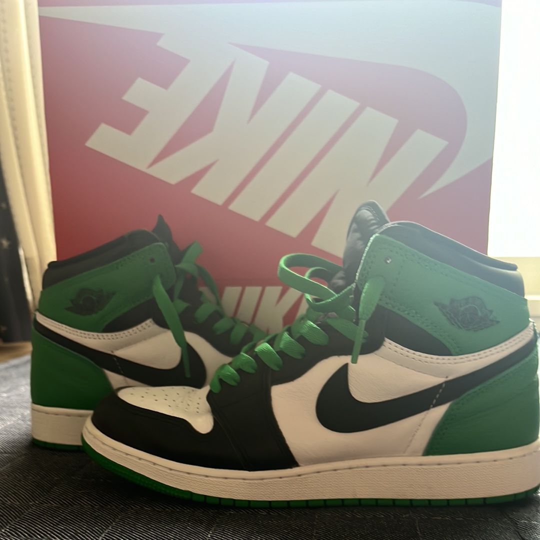 Nike Air Jordan 1 Retro High OG "Celtics/Black and Lucky Green" (2023)