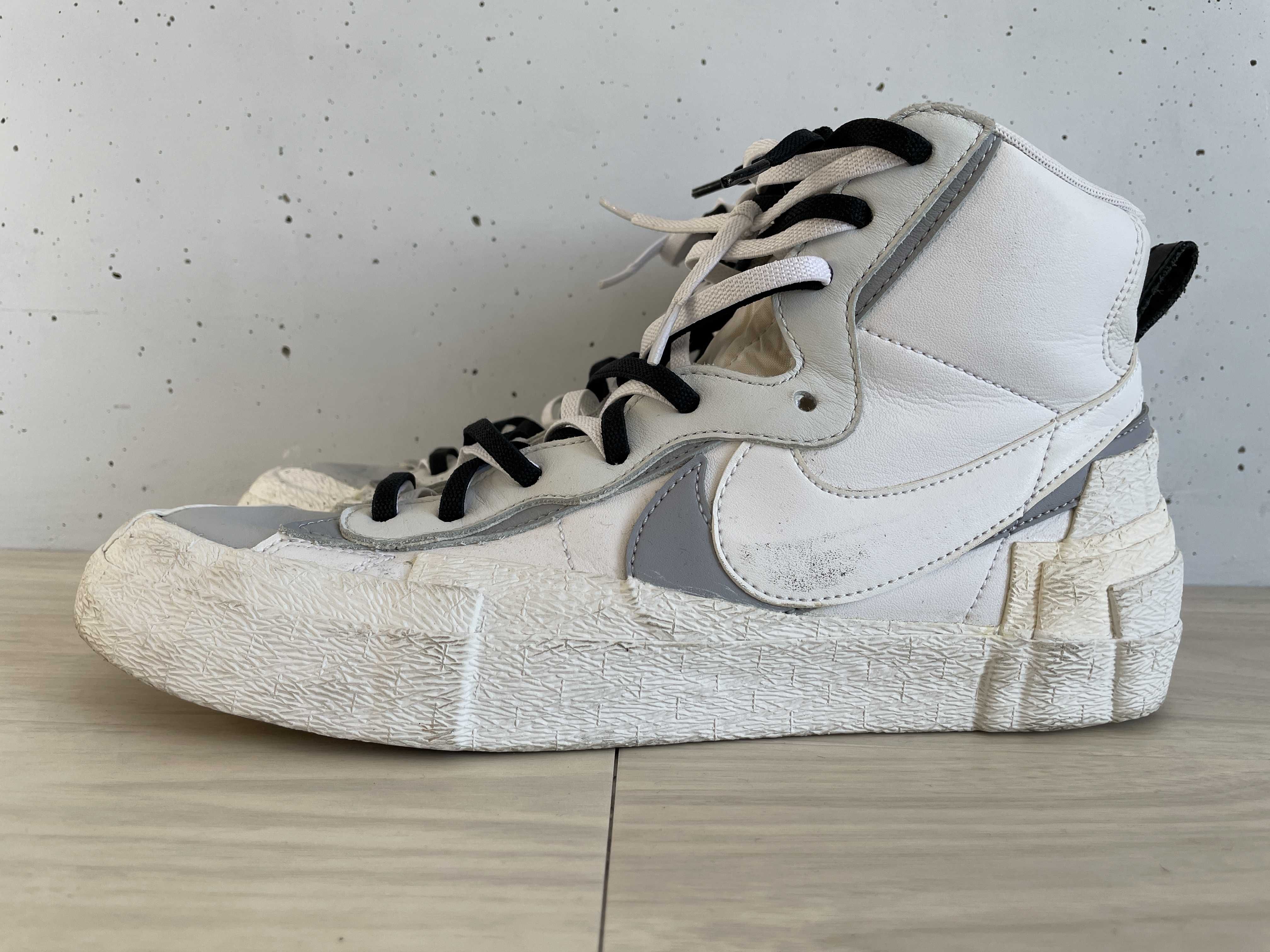 sacai × NIKE BLAZER MID "WHITE/WOLF GREY"