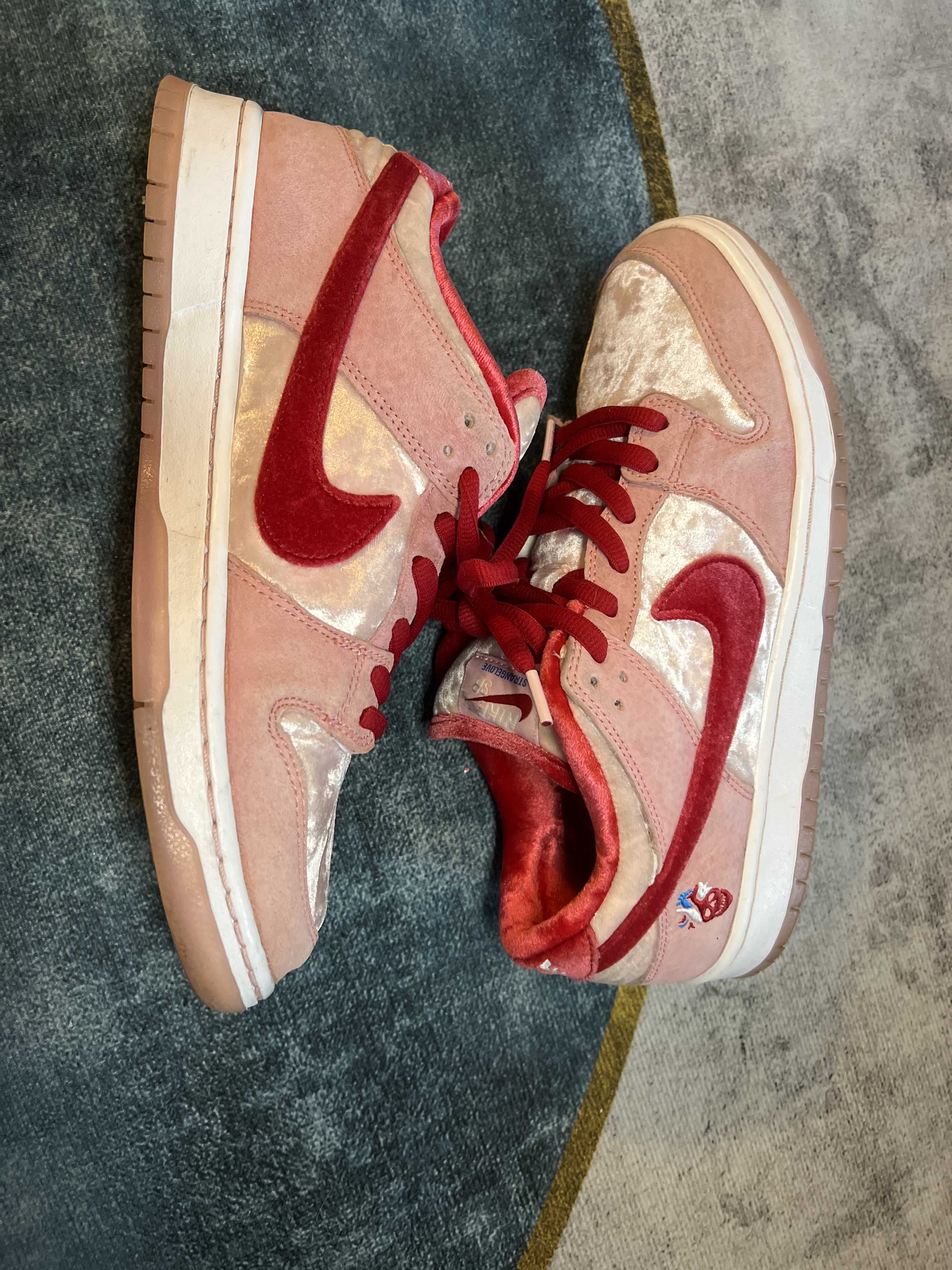 Strangelove × Nike SB Dunk Low "Valentine’s Day"