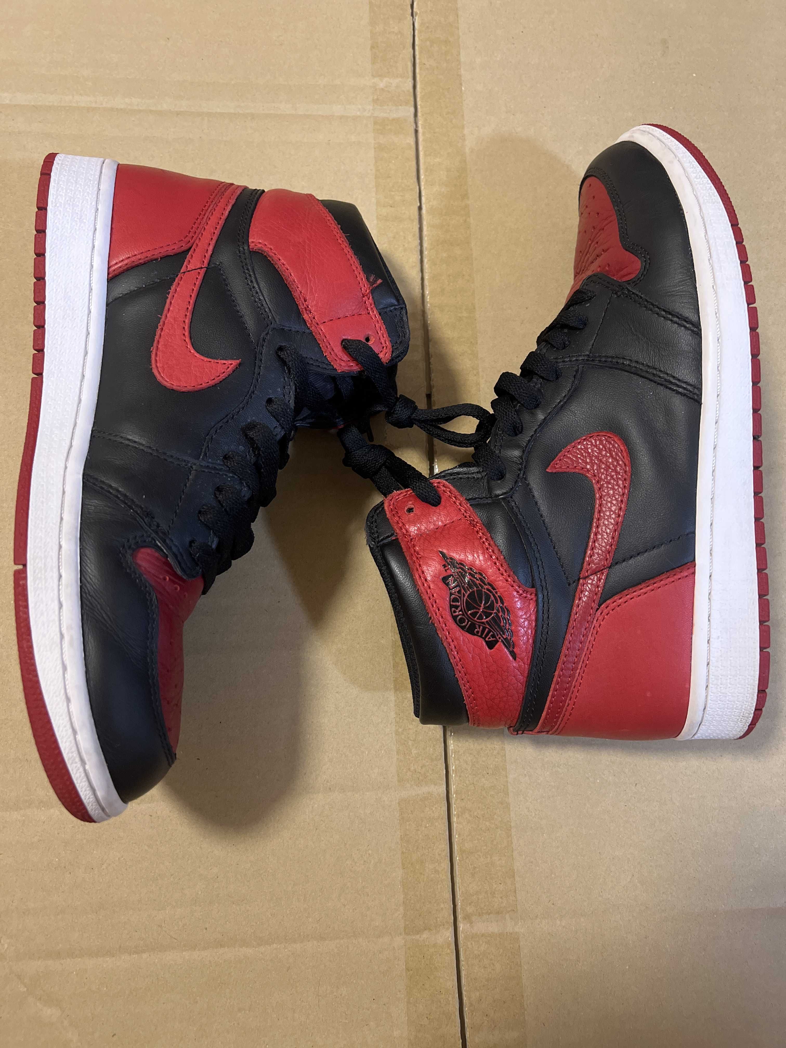 Nike Air Jordan 1 Retro High OG "Bred/Banned" (2016)