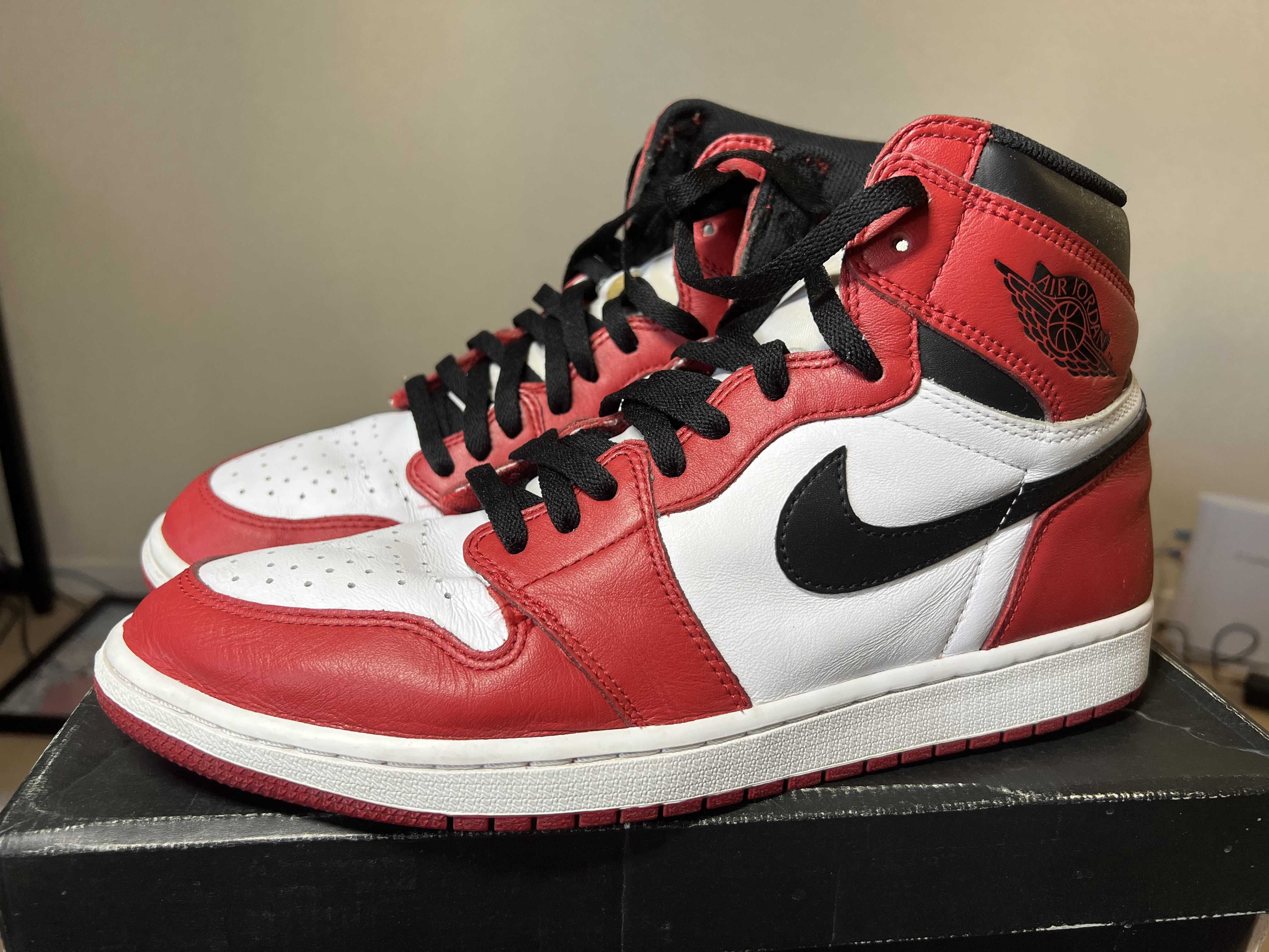 Nike Air Jordan 1 Retro High "Chicago" (2015)