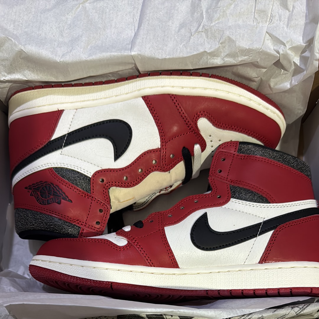 Nike Air Jordan 1 High OG "Lost & Found/Chicago"