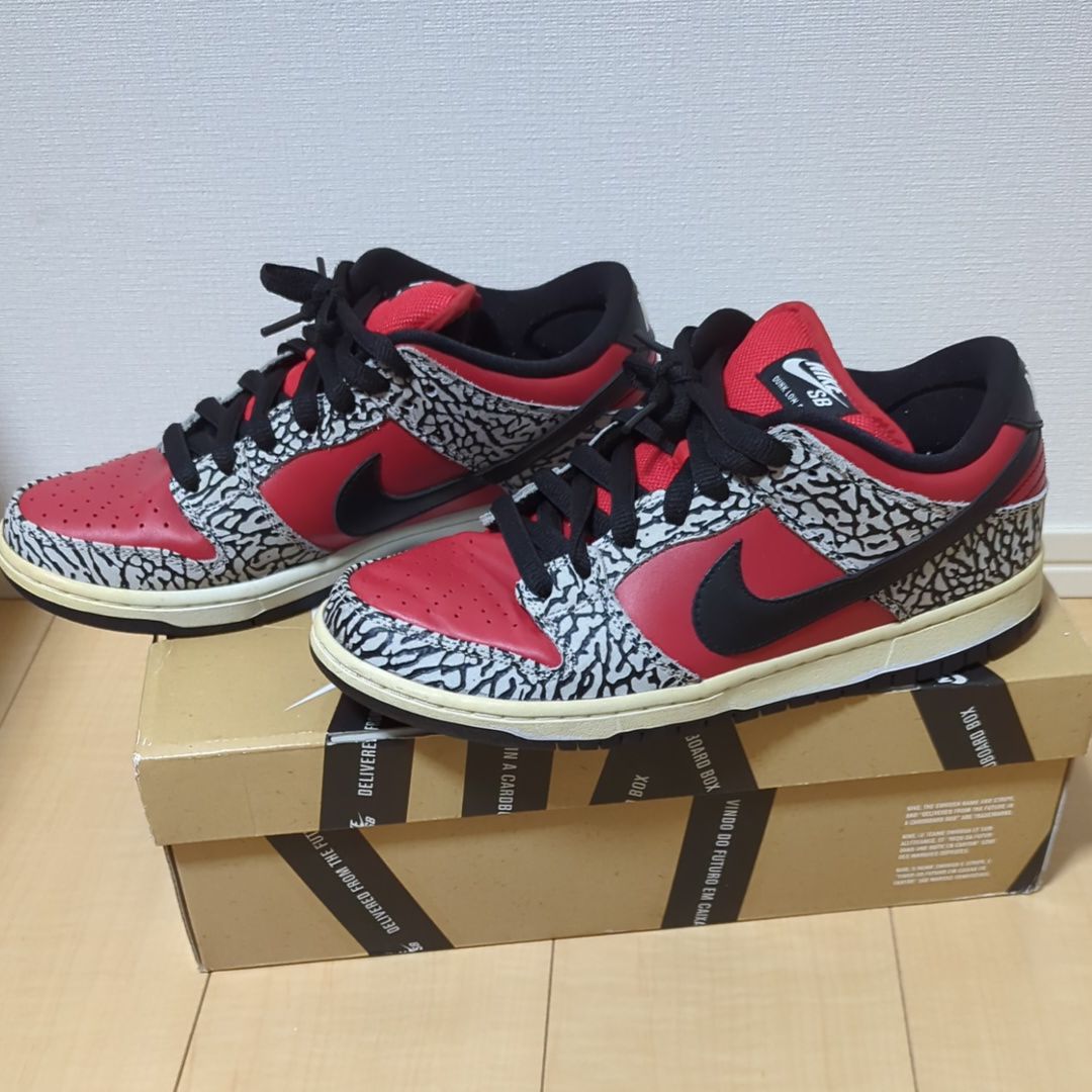 Supreme × Nike SB Dunk Low "Red Cement"(2012)
