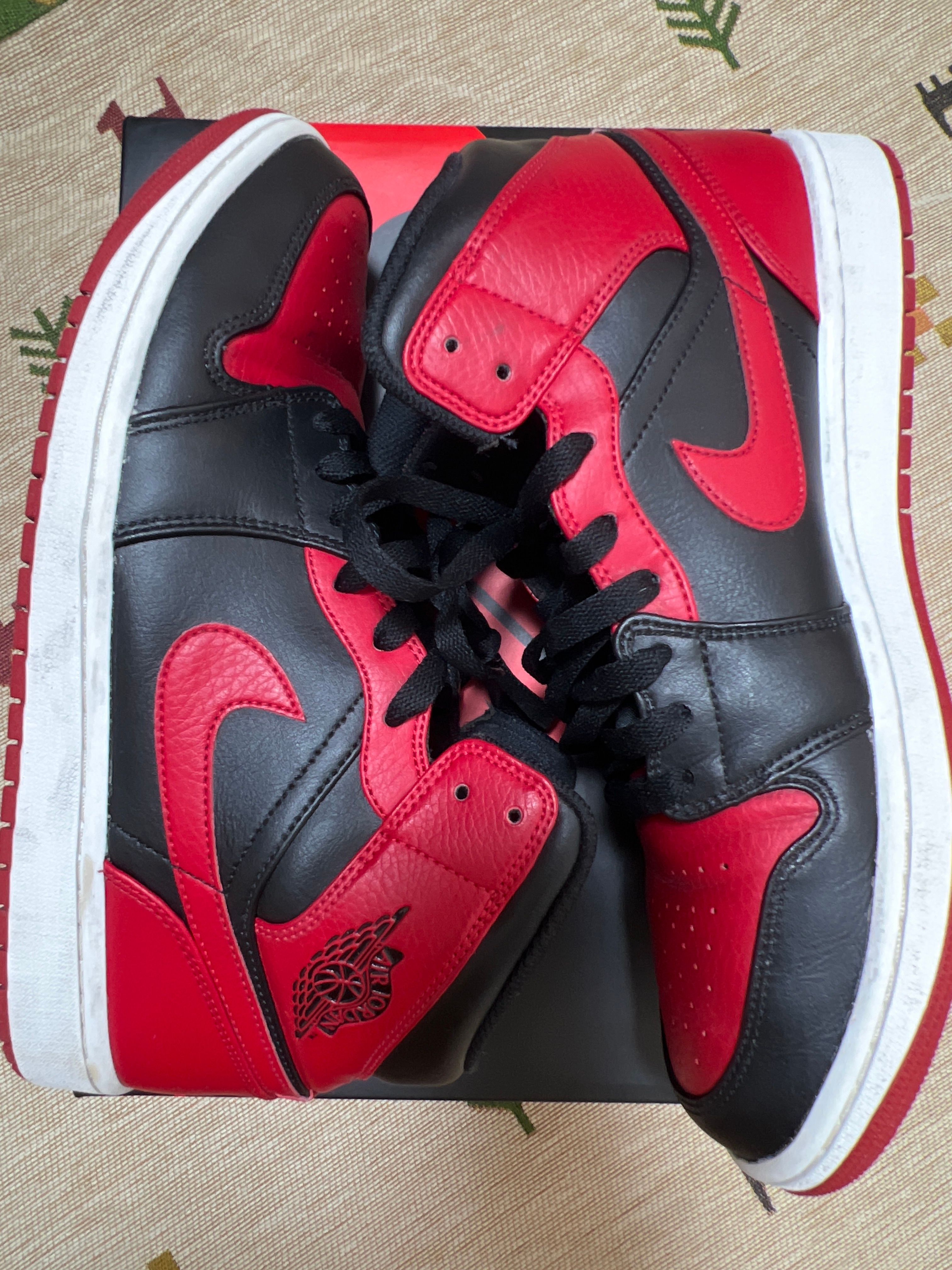 Nike Air Jordan 1 Mid "Bred"
