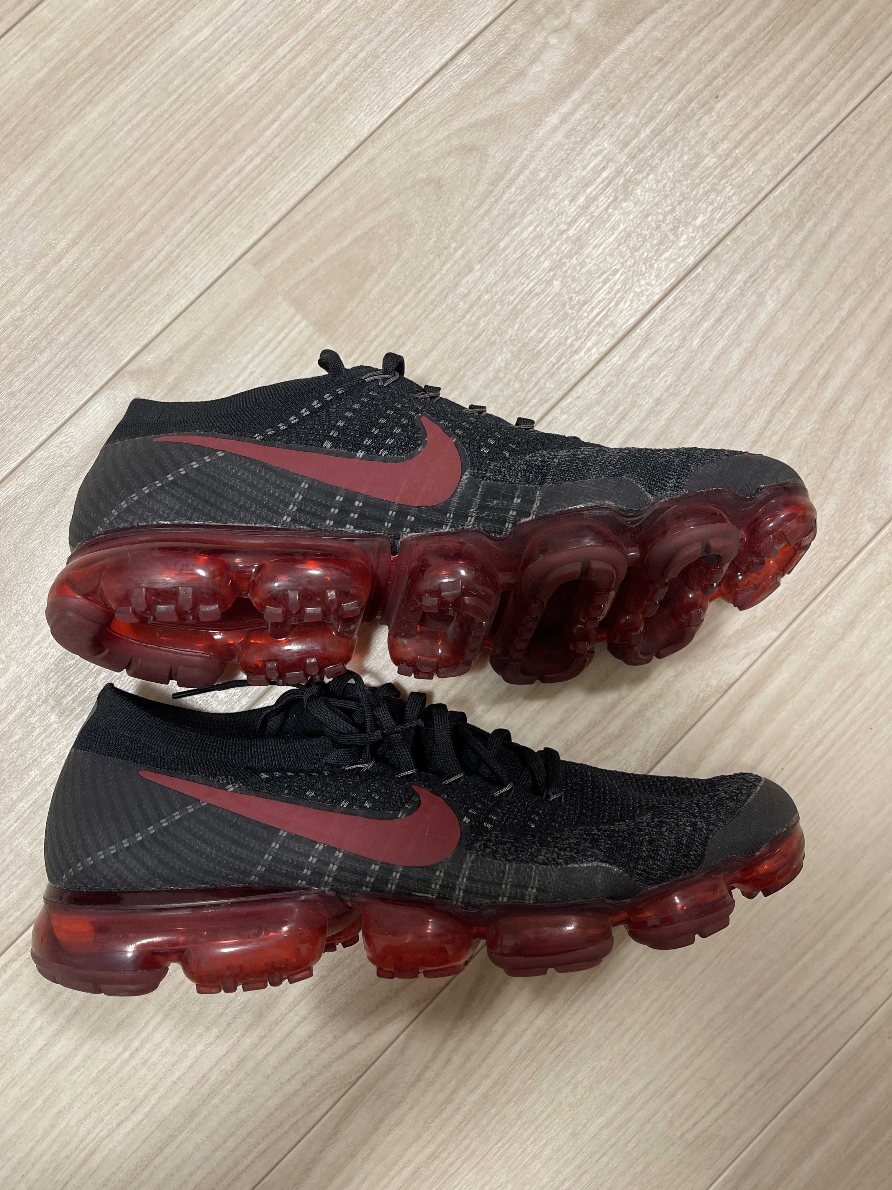 Nike Air Vapormax Flyknit "Bred"