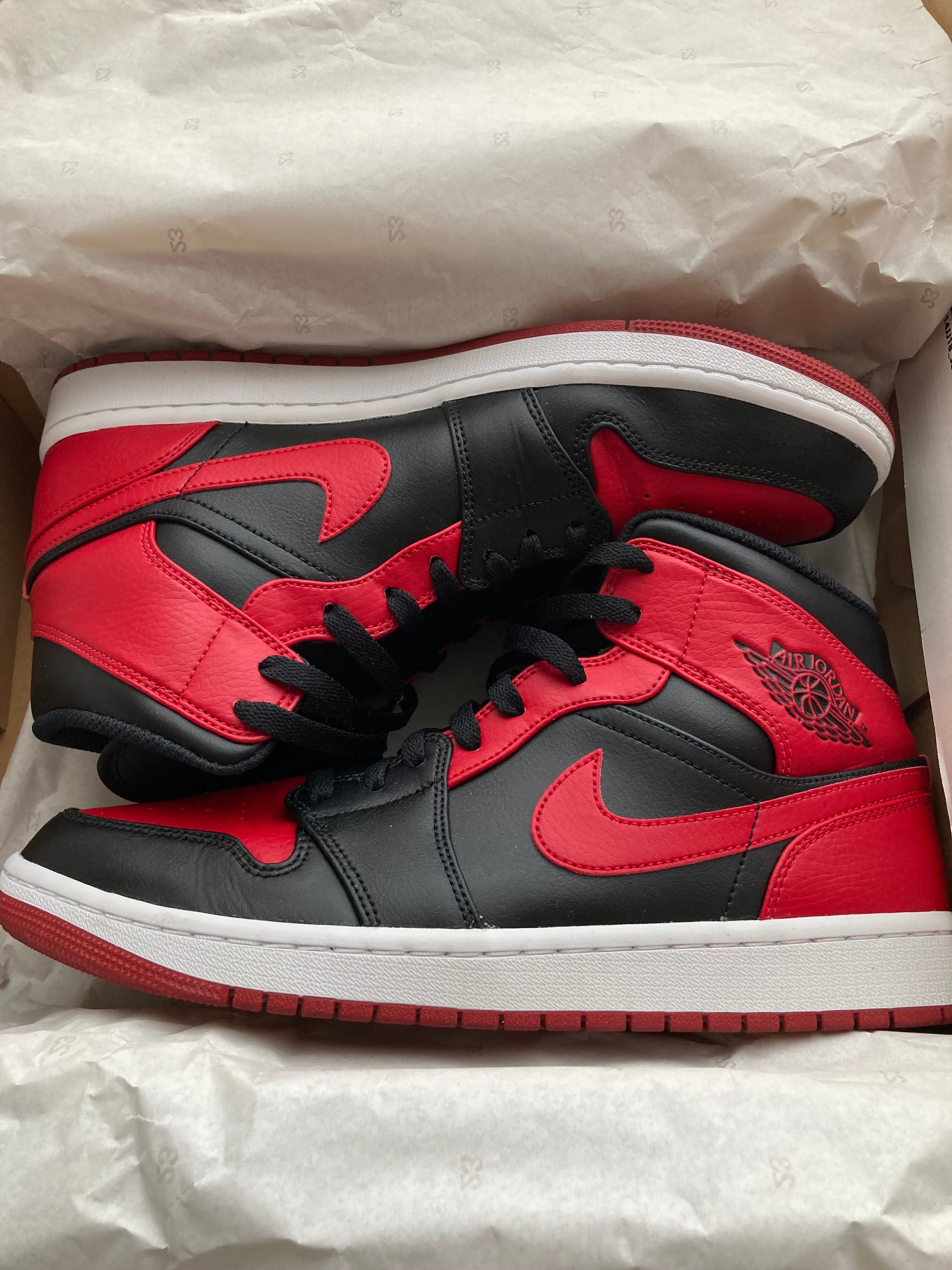 Nike Air Jordan 1 Mid "Bred"