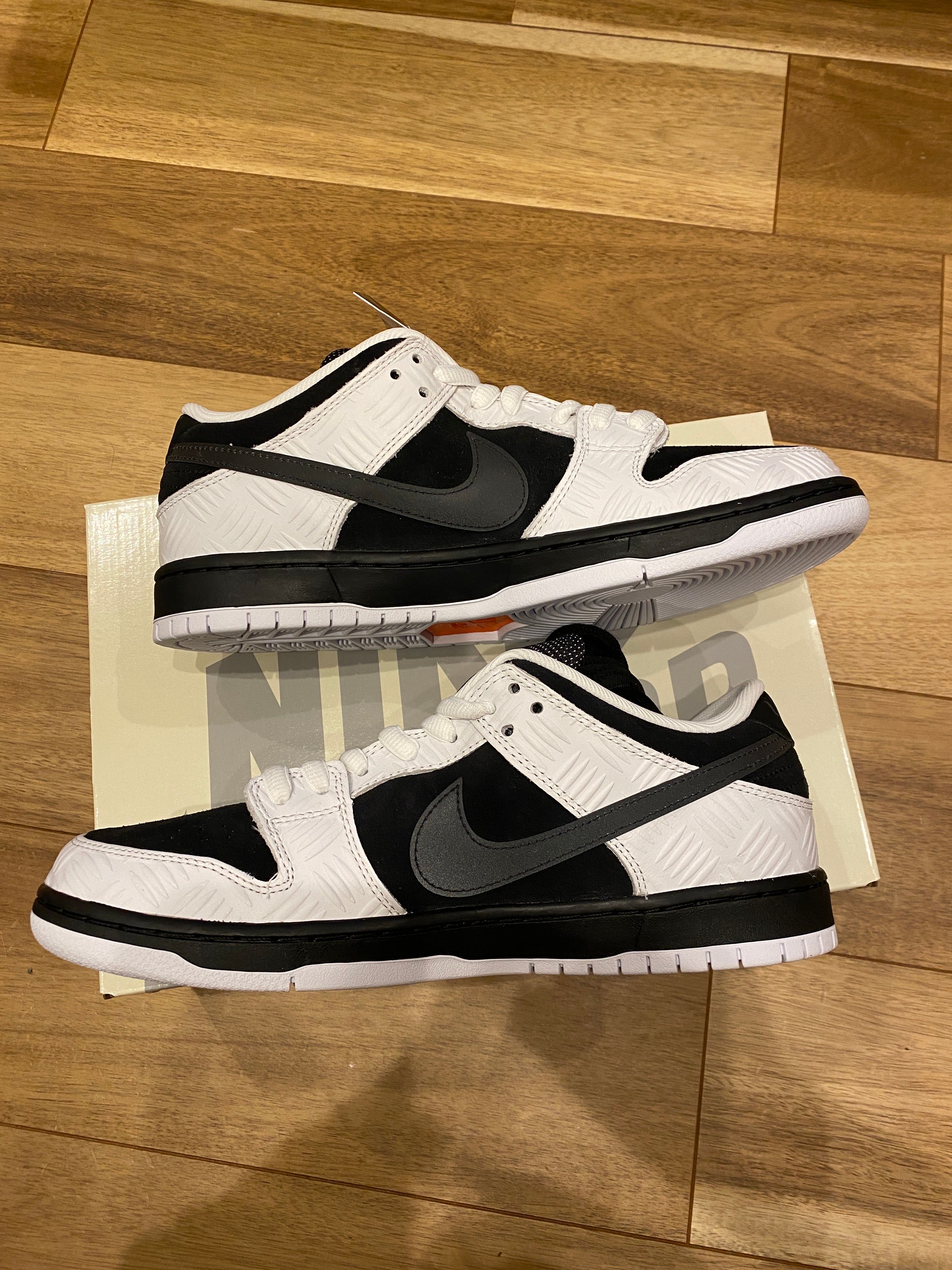 TIGHTBOOTH × Nike SB Dunk Low Pro QS "Black and White"