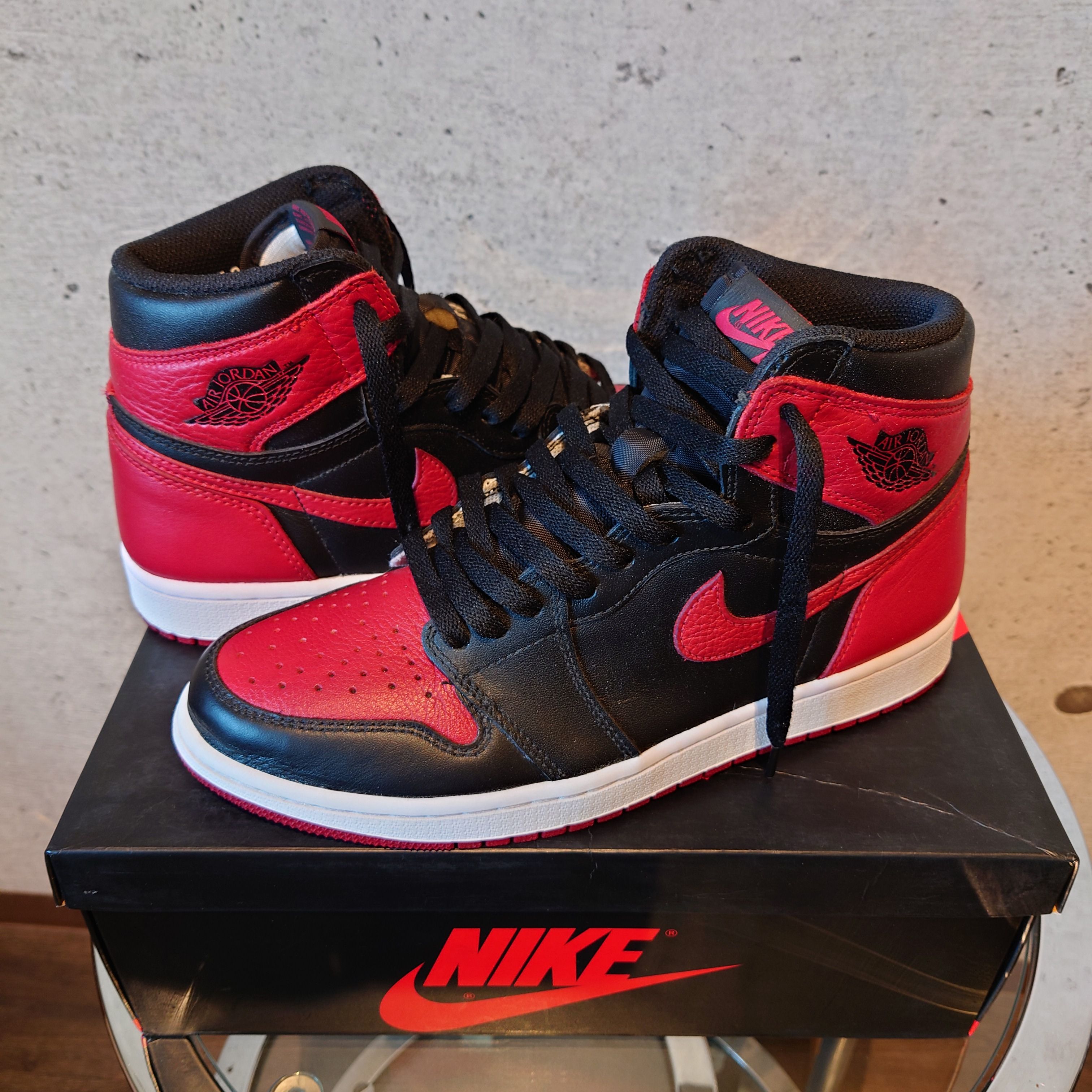 Nike Air Jordan 1 Retro High OG "Bred/Banned" (2016)