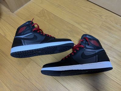 Nike Air Jordan 1 Retro High OG "Black/Metallic Silver/Gym Red"