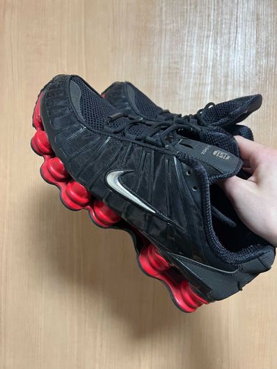 SKEPTA × NIKE SHOXTL BLACK/UNIVERCITYRED