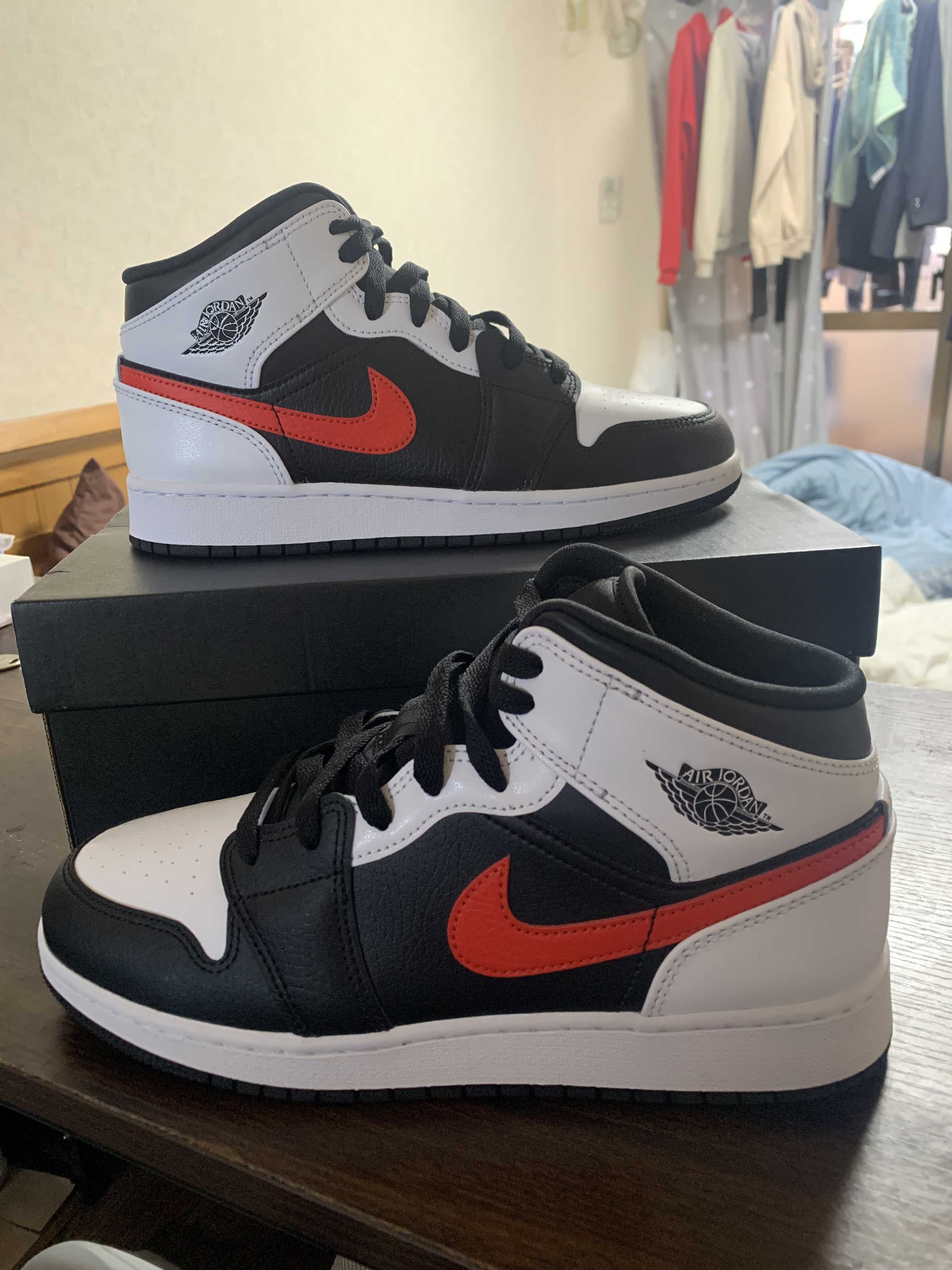 NIKE AIR JORDAN 1 MID GS "BLACK/CHILE RED/WHITE"