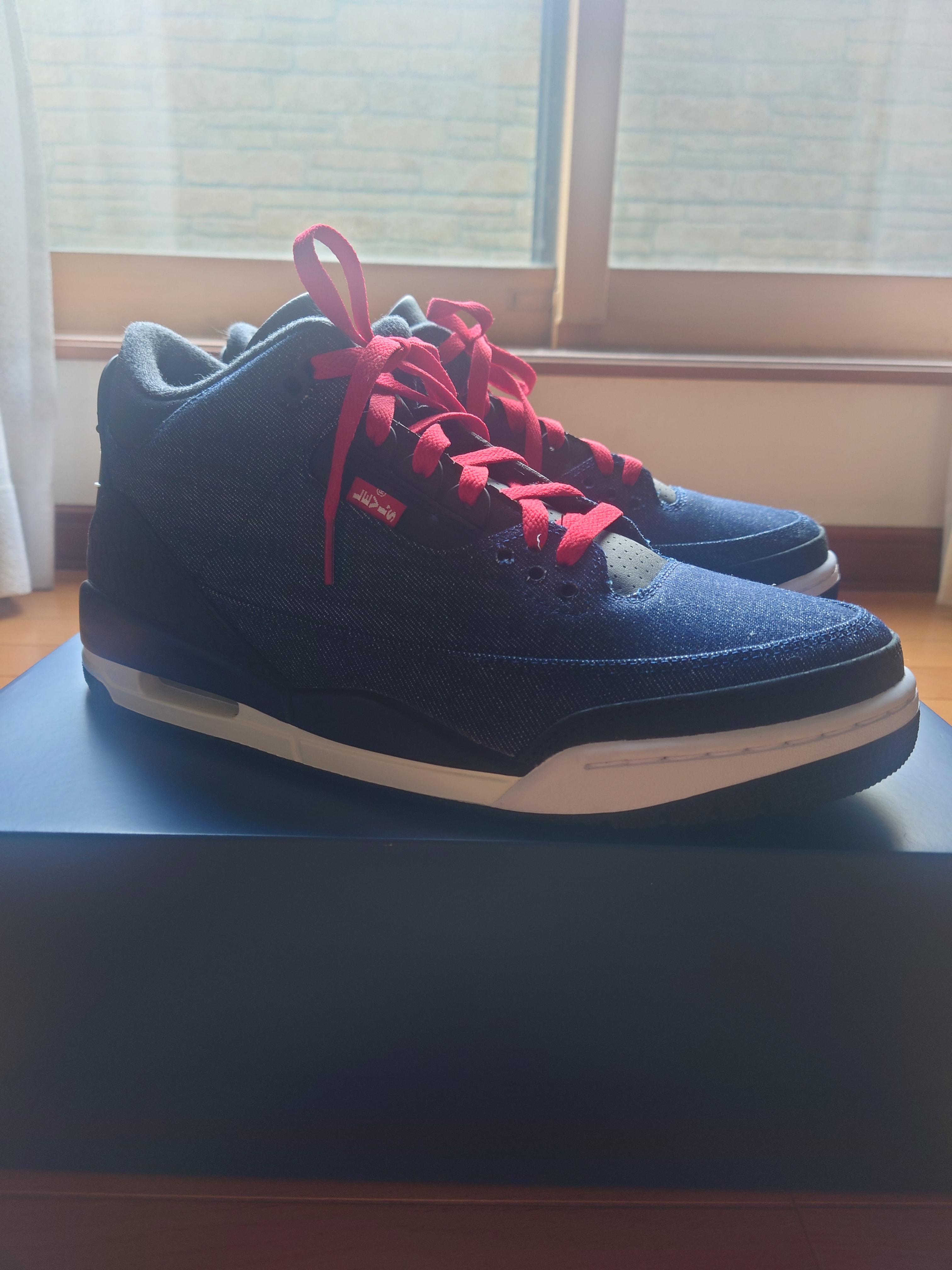 Levi’s × Nike Air Jordan 3 Retro SP "Indigo and Gym Red" (LEVI'S Tab)