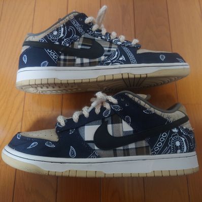 Travis Scott × Nike SB Dunk Low "Black/Parachute Beige"