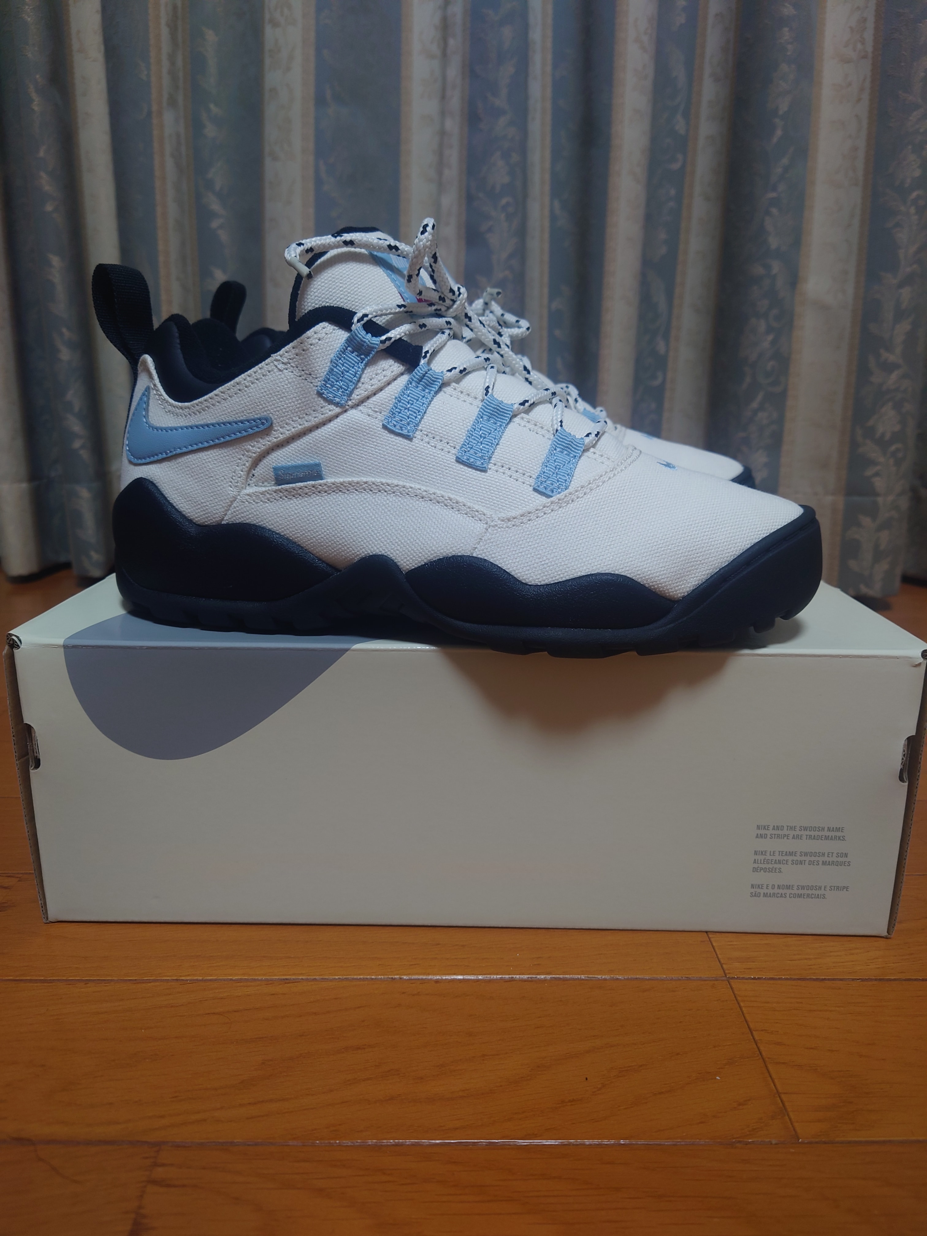 Supreme × Nike SB Darwin Low "White"