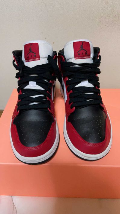 Nike Air Jordan 1 Mid "Chicago Black Toe"