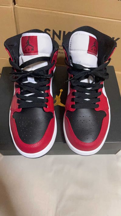 Nike Air Jordan 1 Mid "Chicago Black Toe"