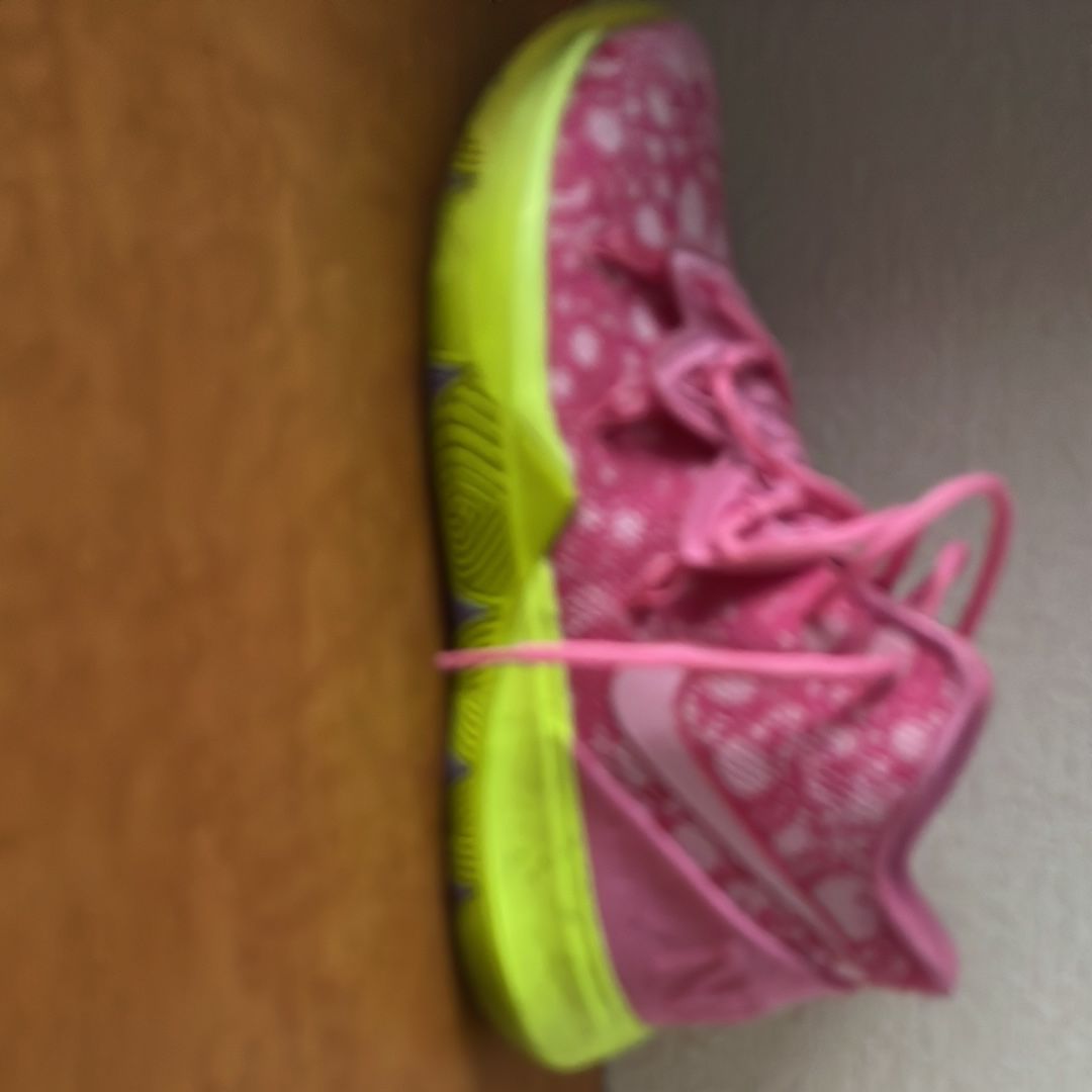 NIKE KYRIE SPONGEBOB COLLECTION PATRICK STAR