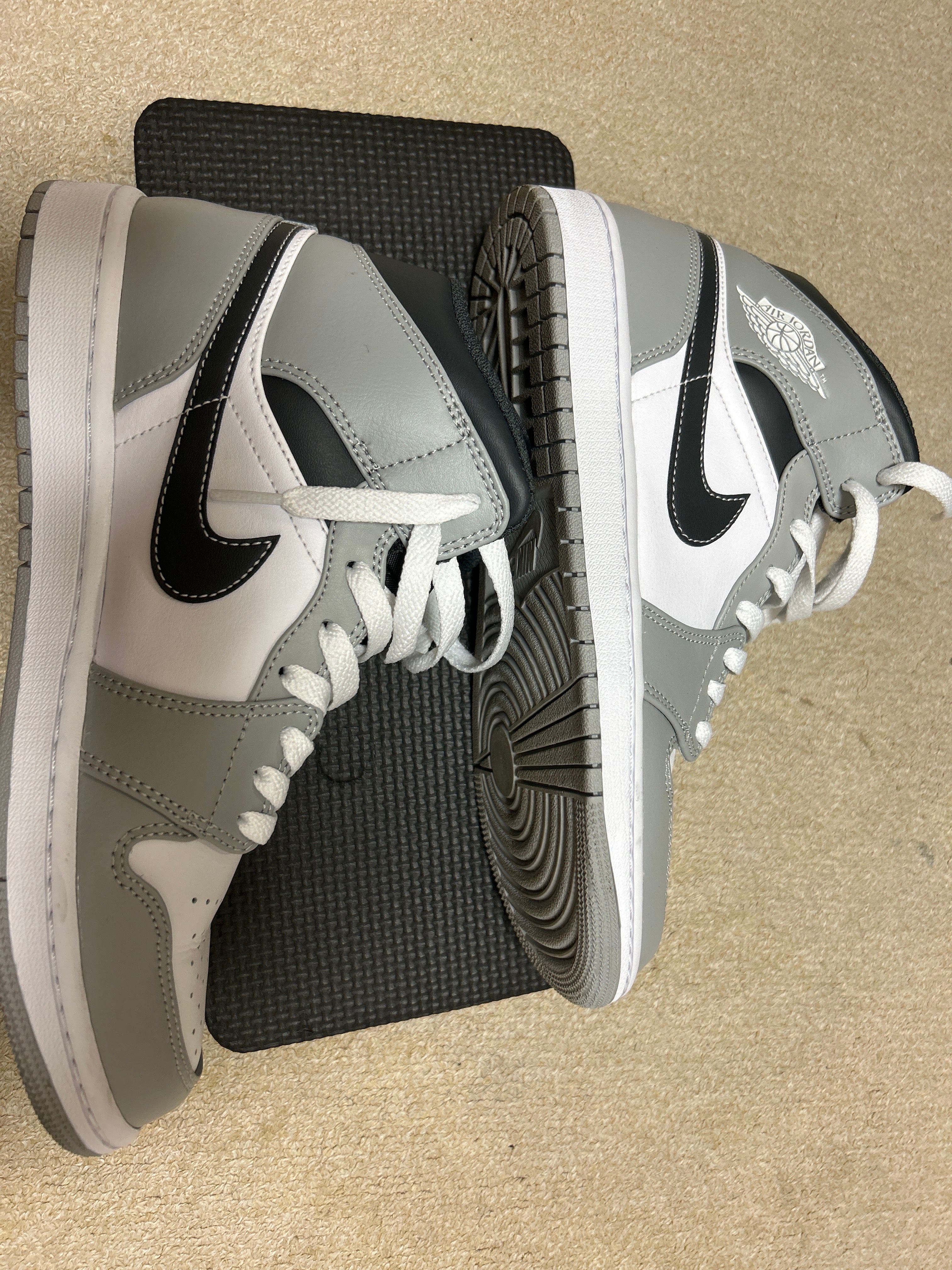 Nike Air Jordan 1 Mid "Grey White/Anthracite"