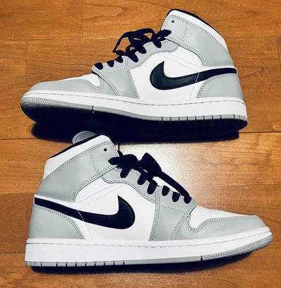 Nike Air Jordan 1 Mid "Light Smoke Grey/White/Black"