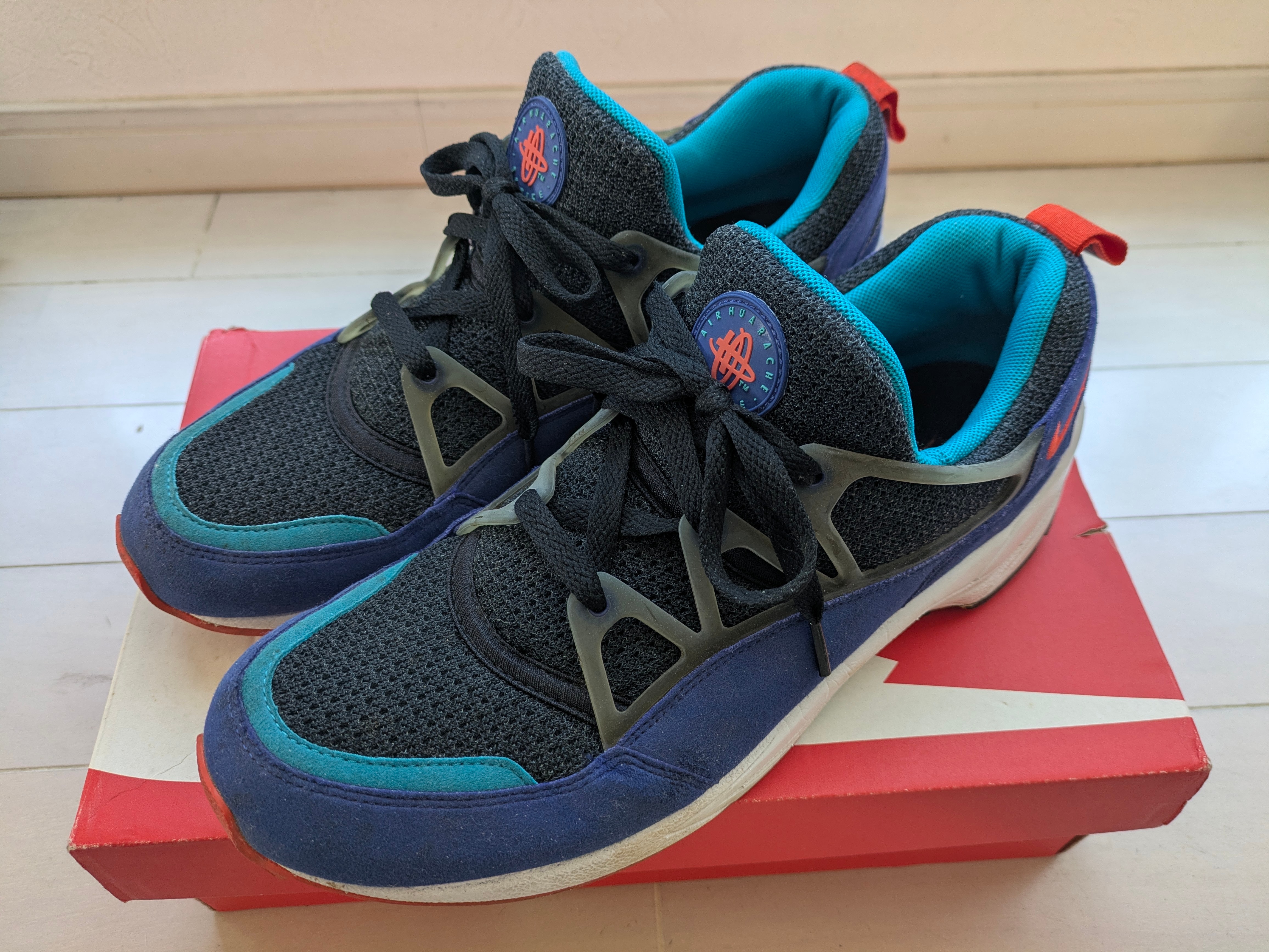 ナイキ エアハラチ ライト "ウルトラマリン"