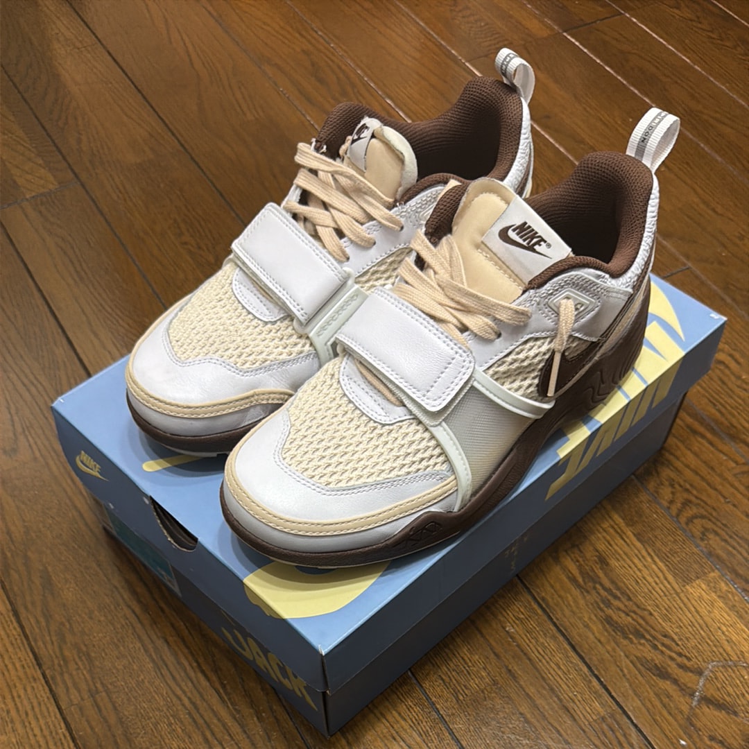 Travis Scott × Nike Zoom Field Jaxx "White and Light Chocolate"
