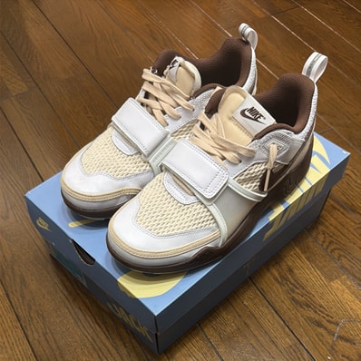 Travis Scott × Nike Zoom Field Jaxx "White and Light Chocolate"