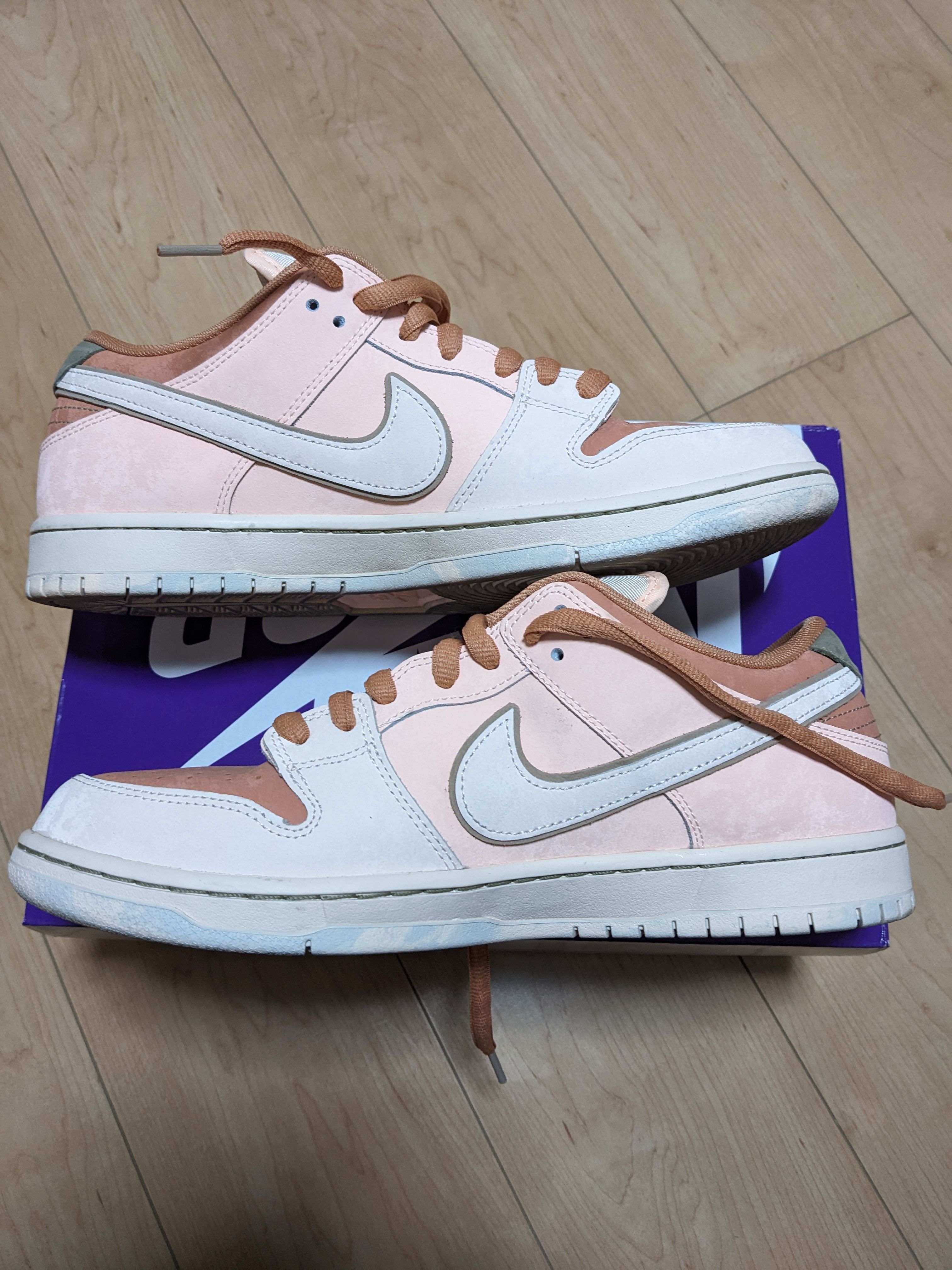 Nike SB Dunk Low Pro PRM "Crimson Tint and Amber Brown/Trocadero Gardens"