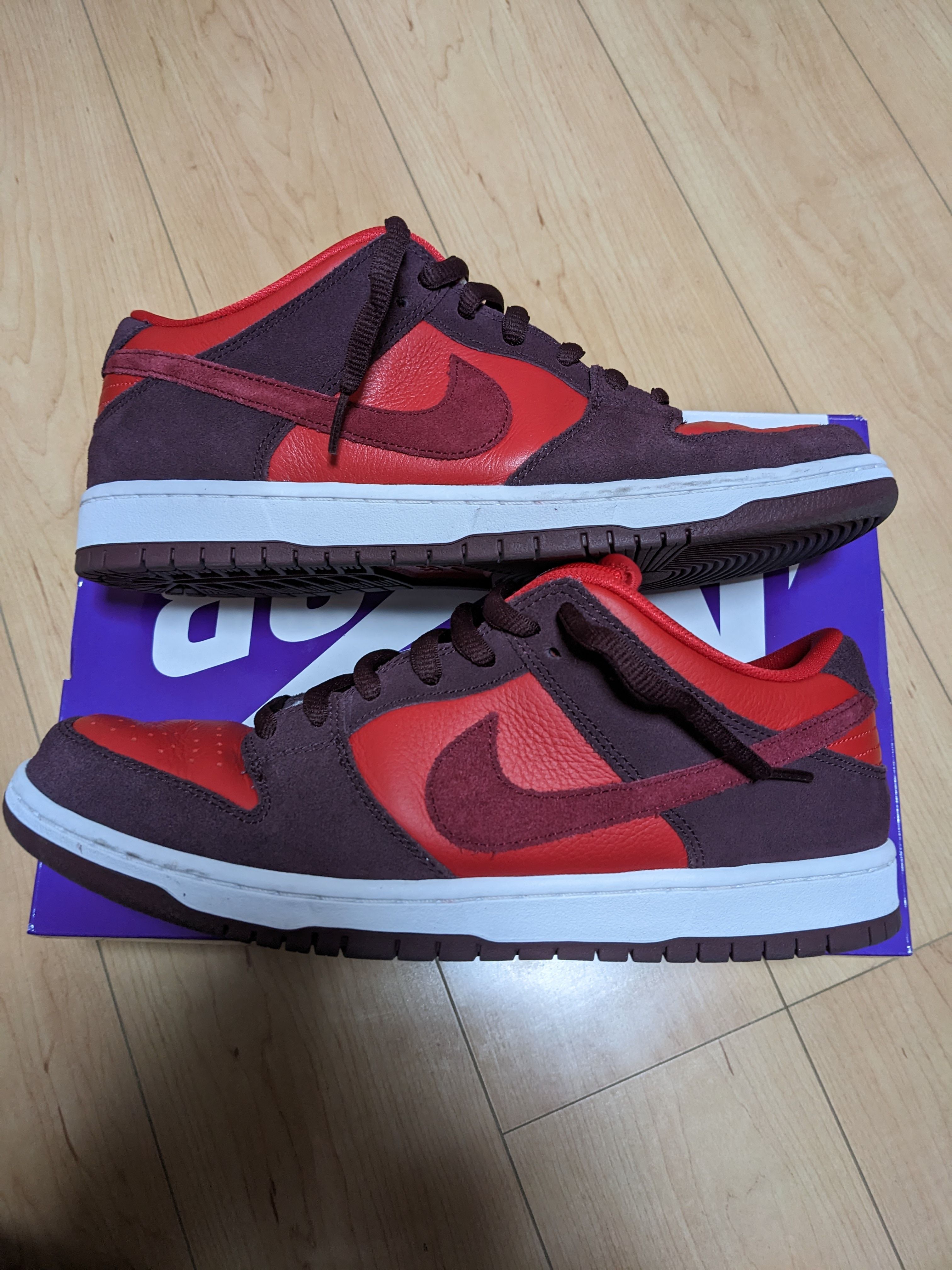 Nike SB Dunk Low "Cherry"