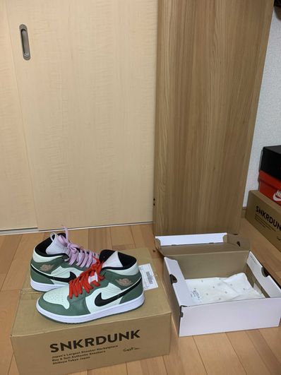 NIKE Women's AIR JORDAN 1 MID SE "DUTCH GREEN"