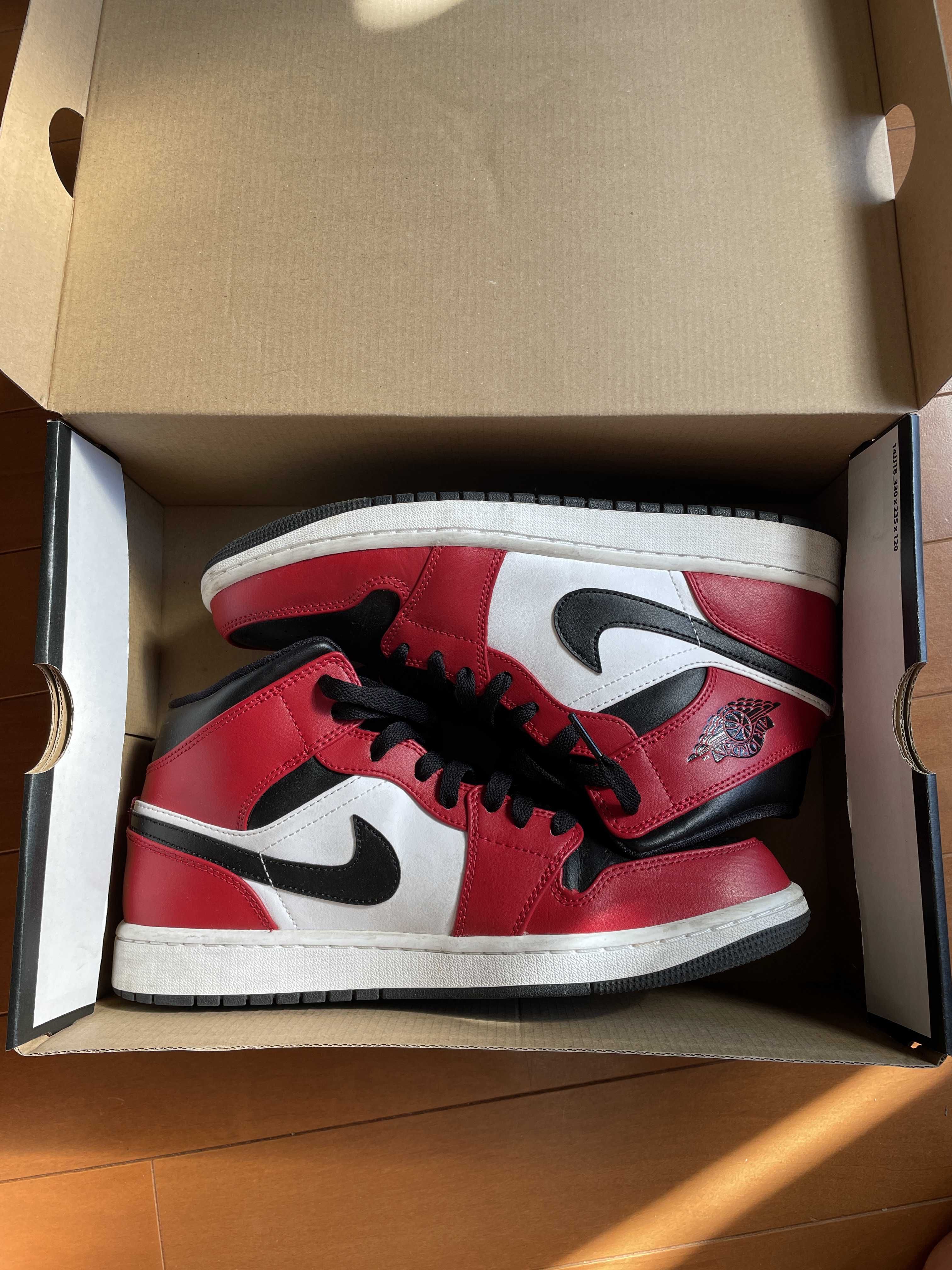 Nike Air Jordan 1 Mid "Chicago Black Toe"