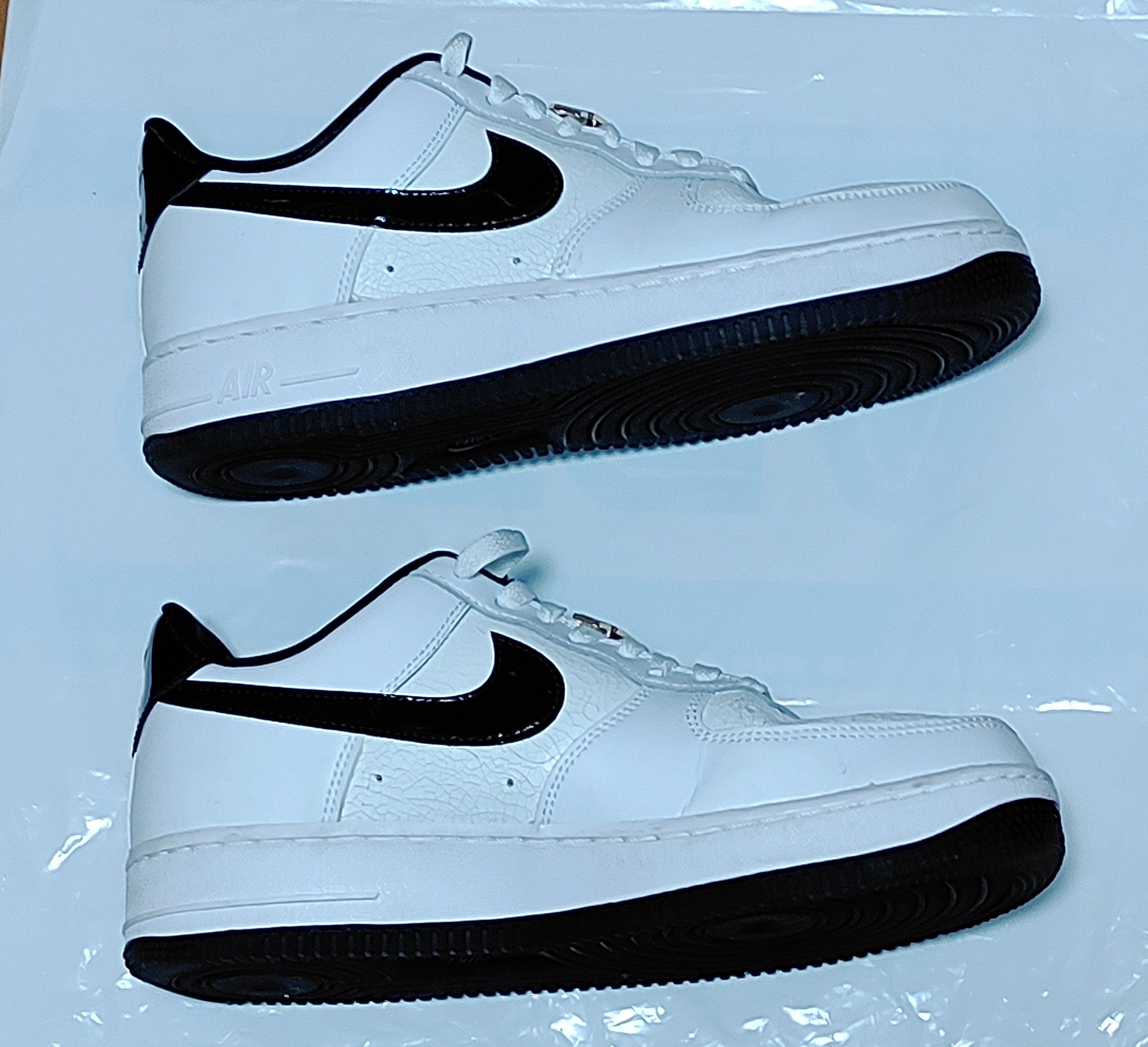 Nike Air Force 1 Low '07 LV8 "World Champ/White and Black"