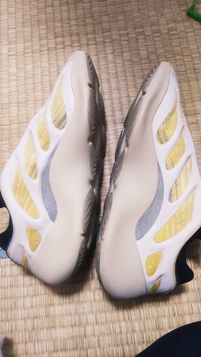 adidas YEEZY 700 V3 "Safflower"