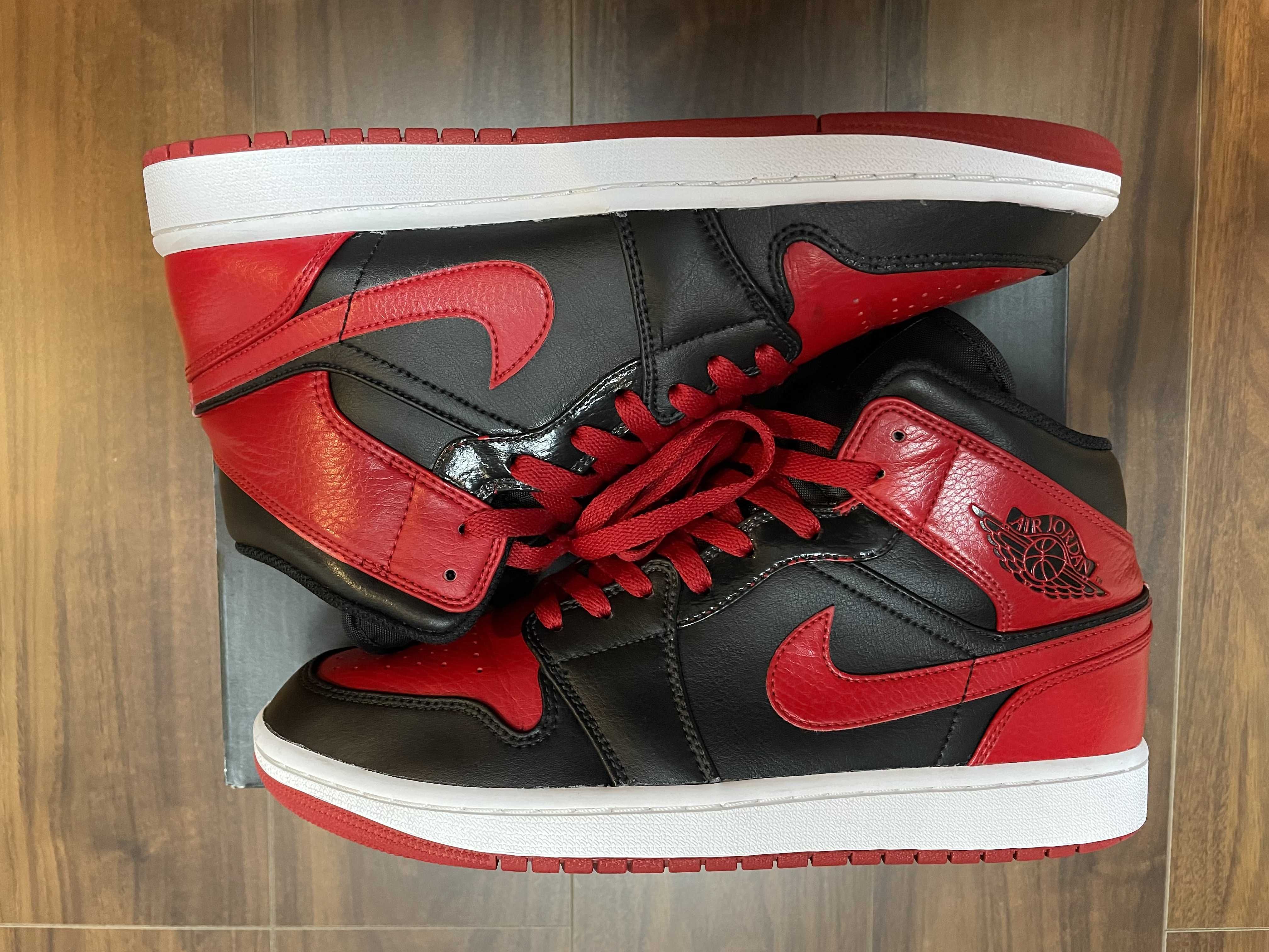 Nike Air Jordan 1 Mid "Bred"