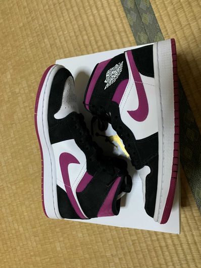 NIKE Women's AIR JORDAN 1 MID "MAGENTA"