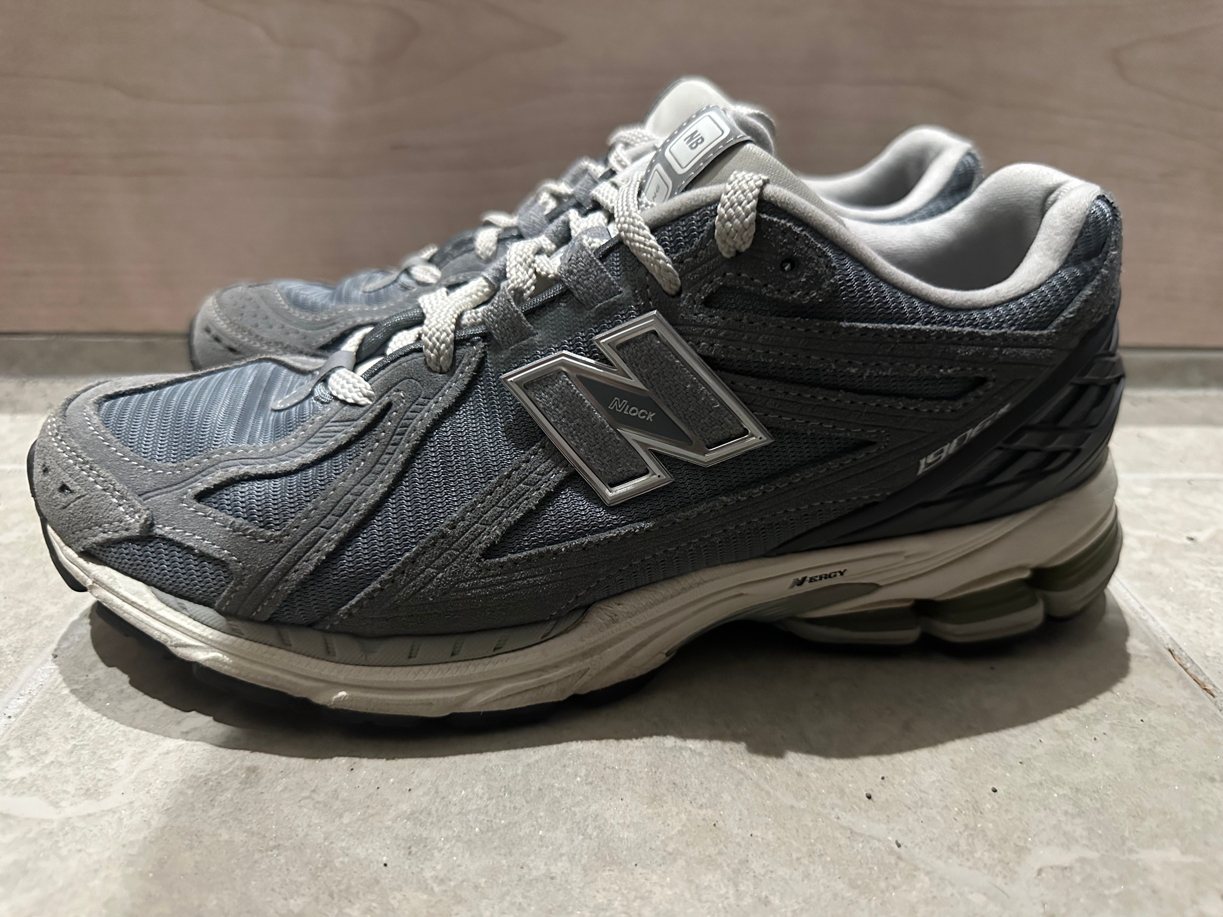 ニューバランス M1906R "チタン"