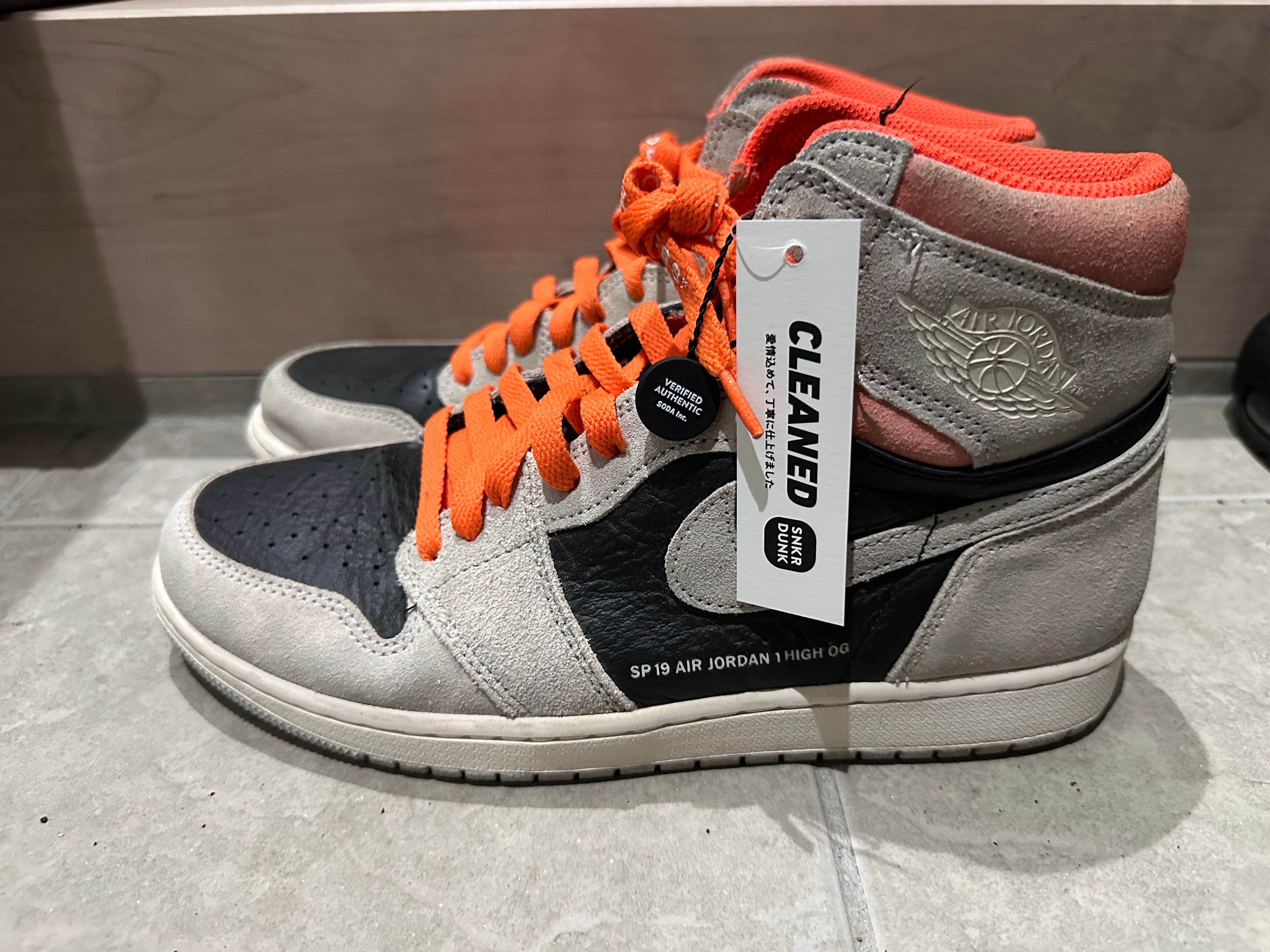 Nike Air Jordan 1 RETRO High OG "Hyper Crimson"